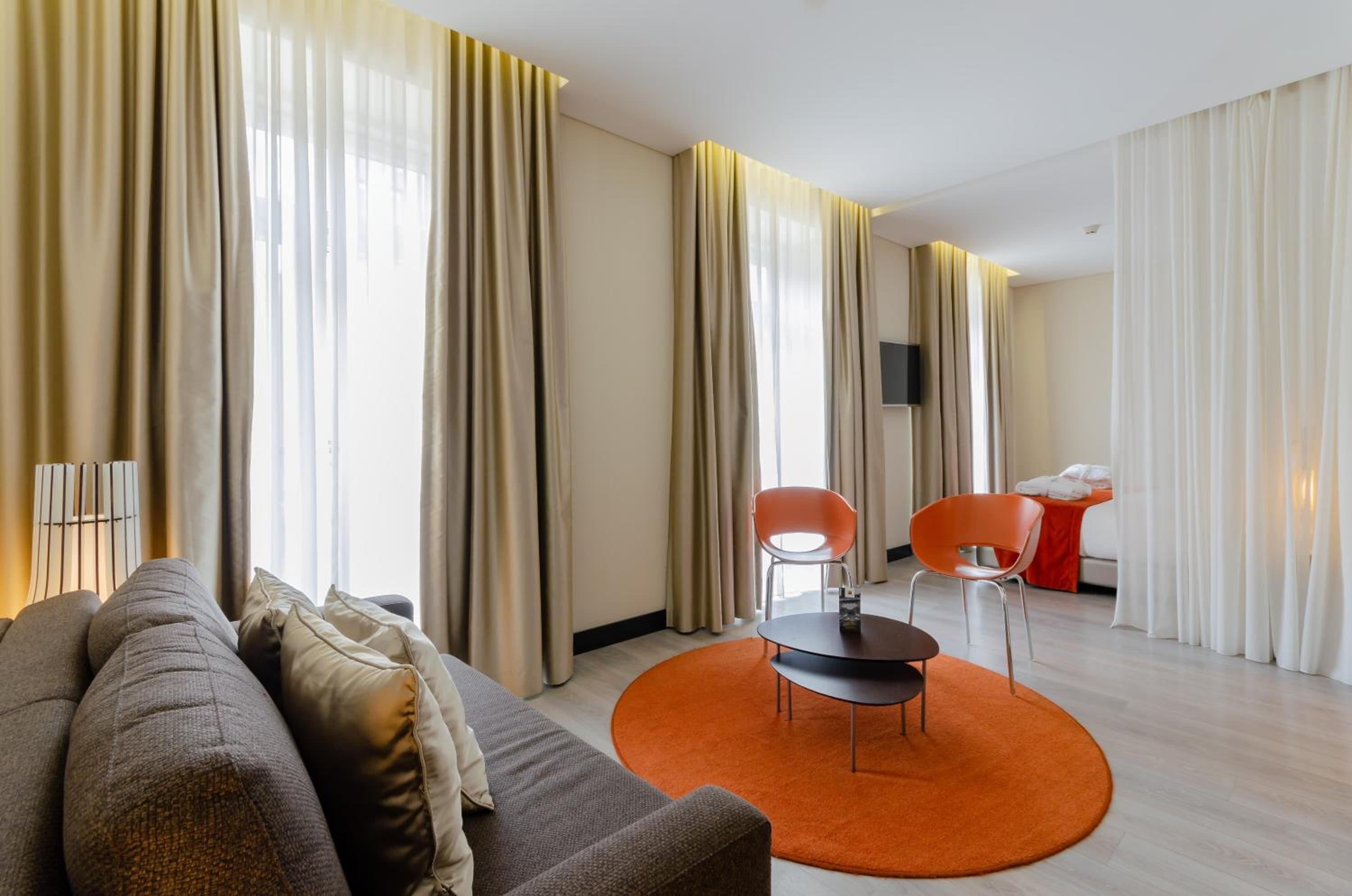 Suite with Street View
