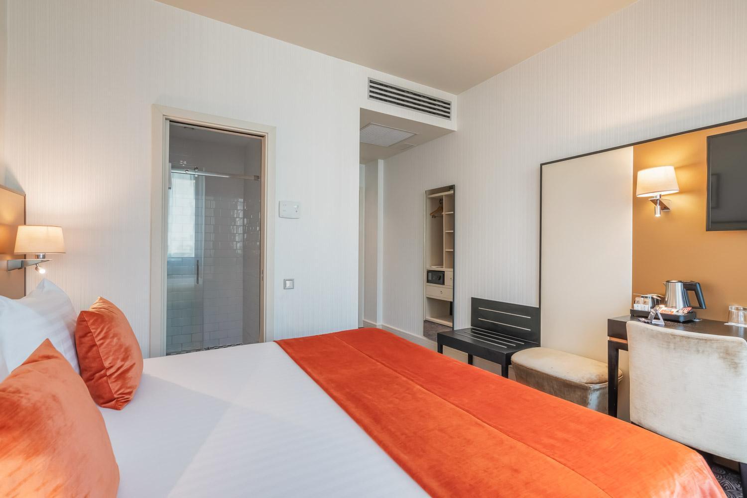 Standard Double or Twin Room photo 3