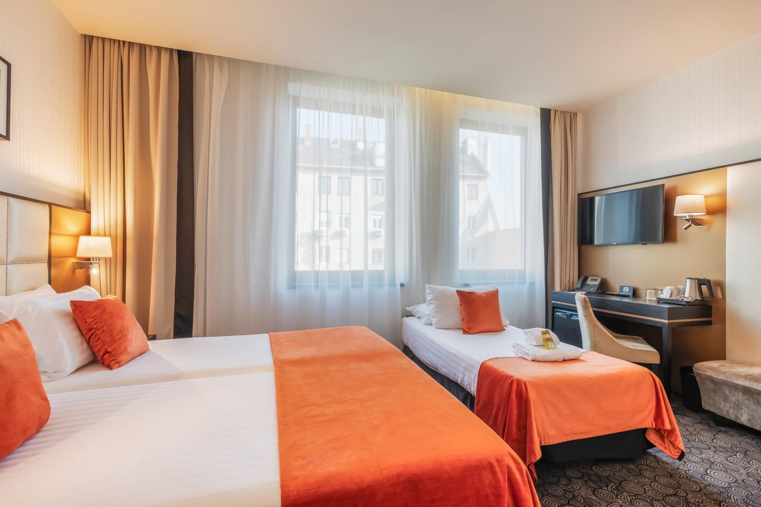 Double or Twin Room with Extra Bed photo 2