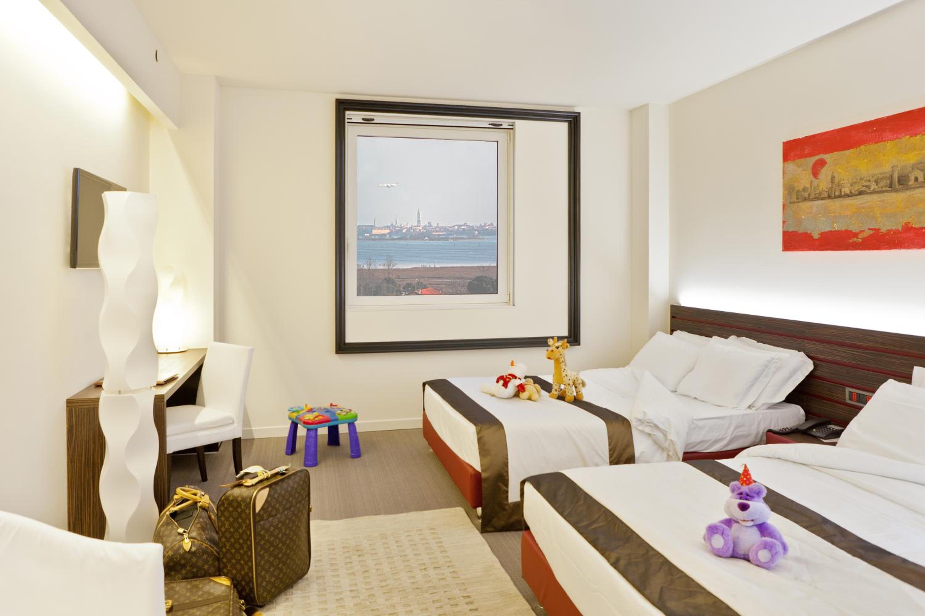 Family Room with View - Photo 3