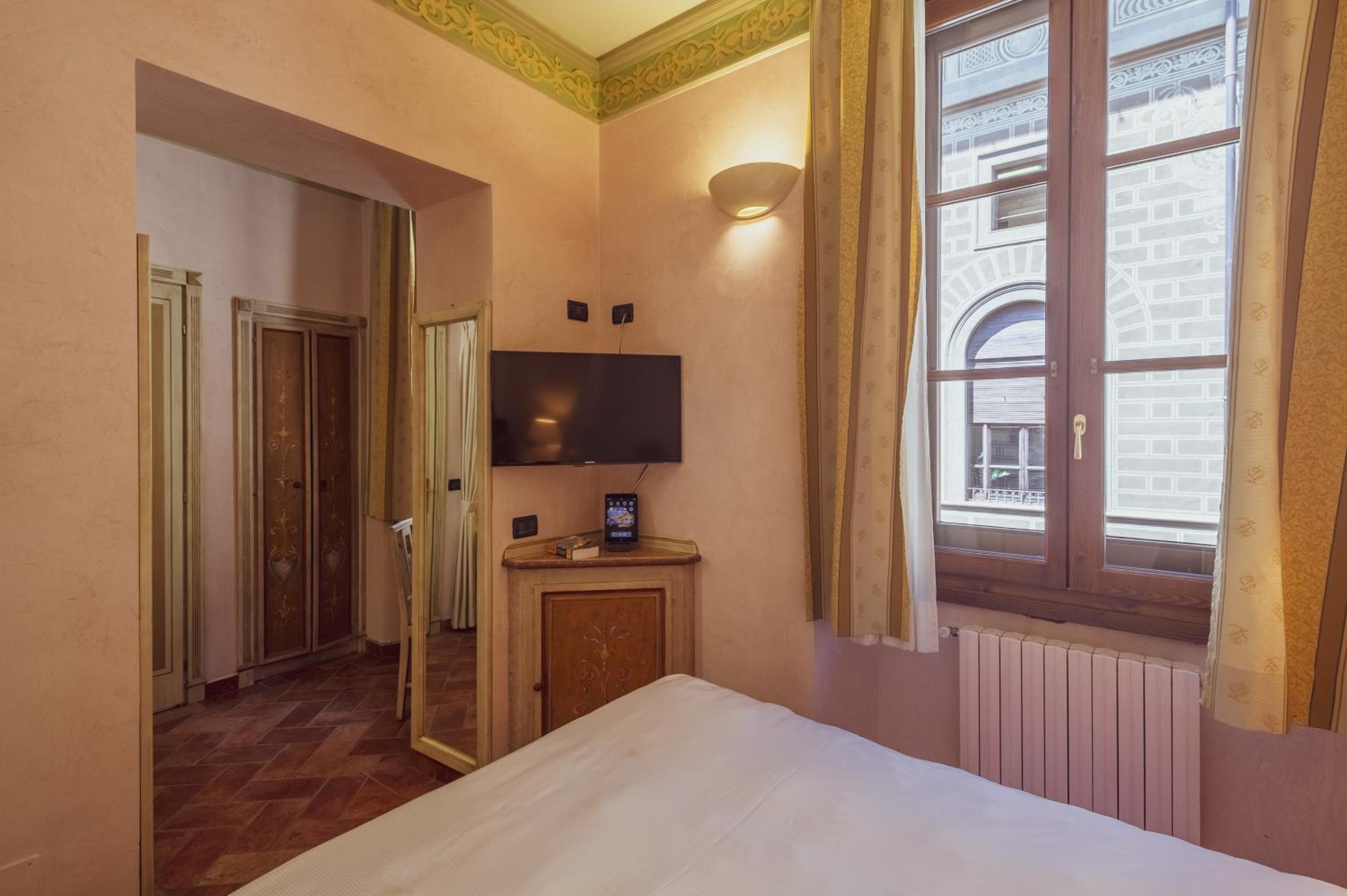 Small Double Room photo 1