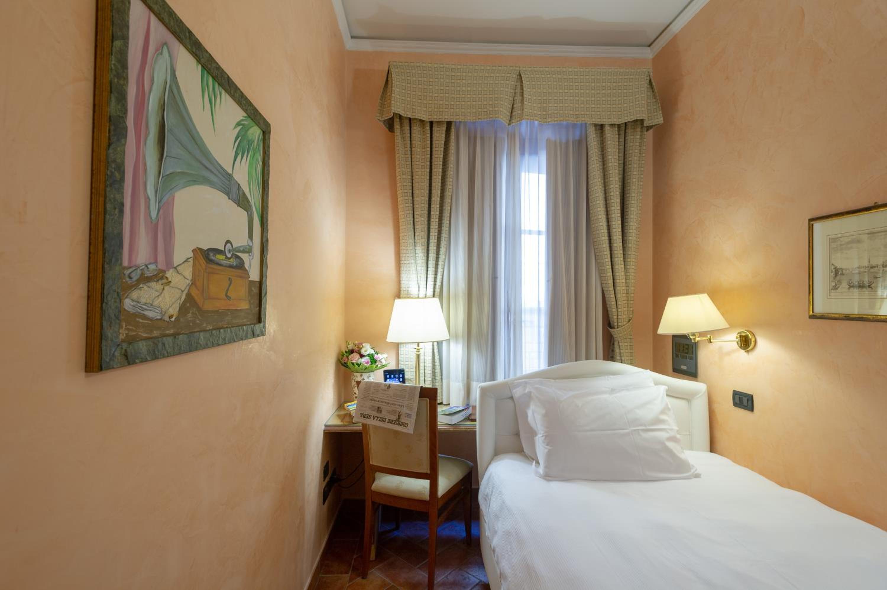 Single Room photo 3