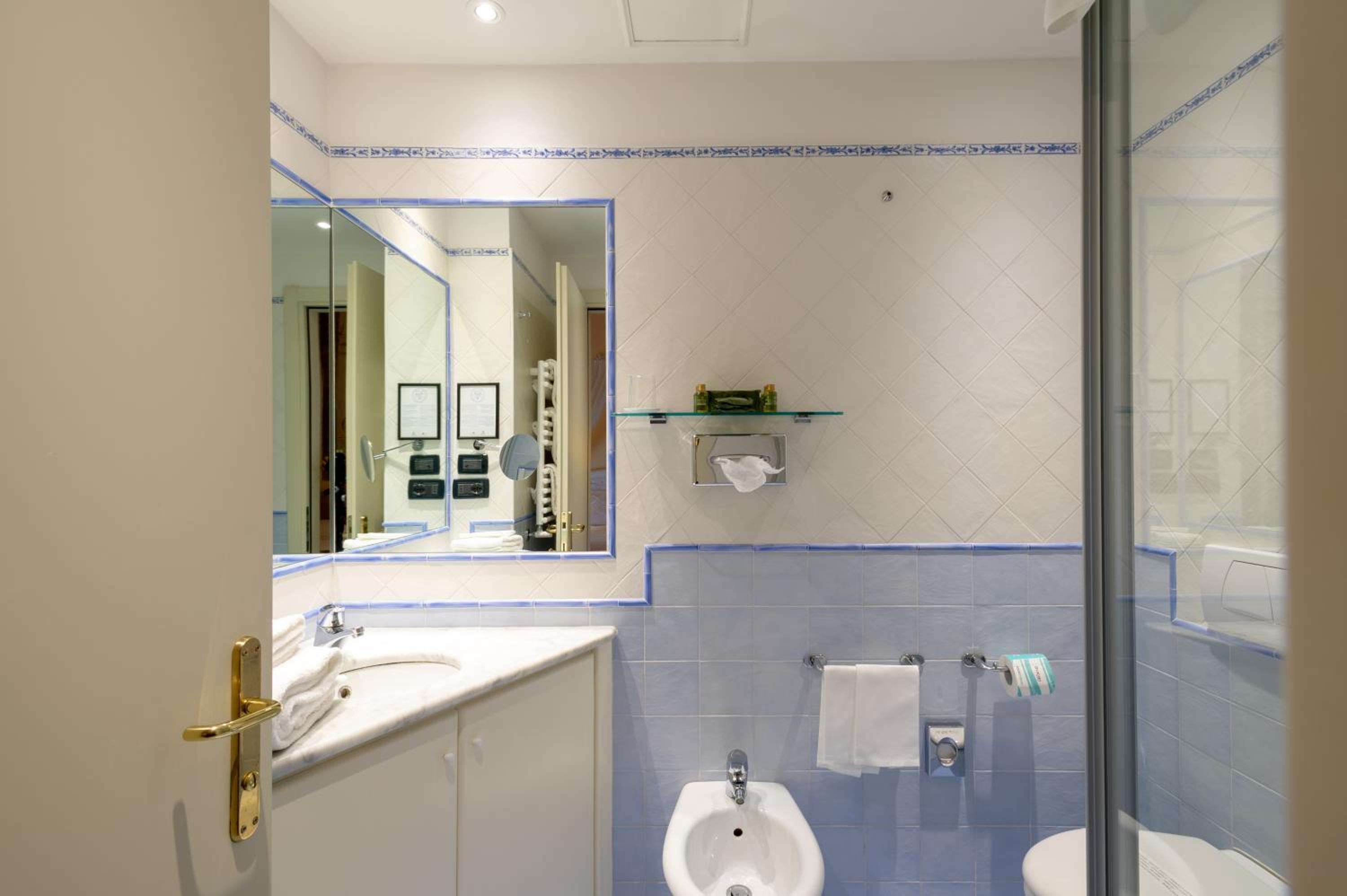 Superior Triple Room photo 3