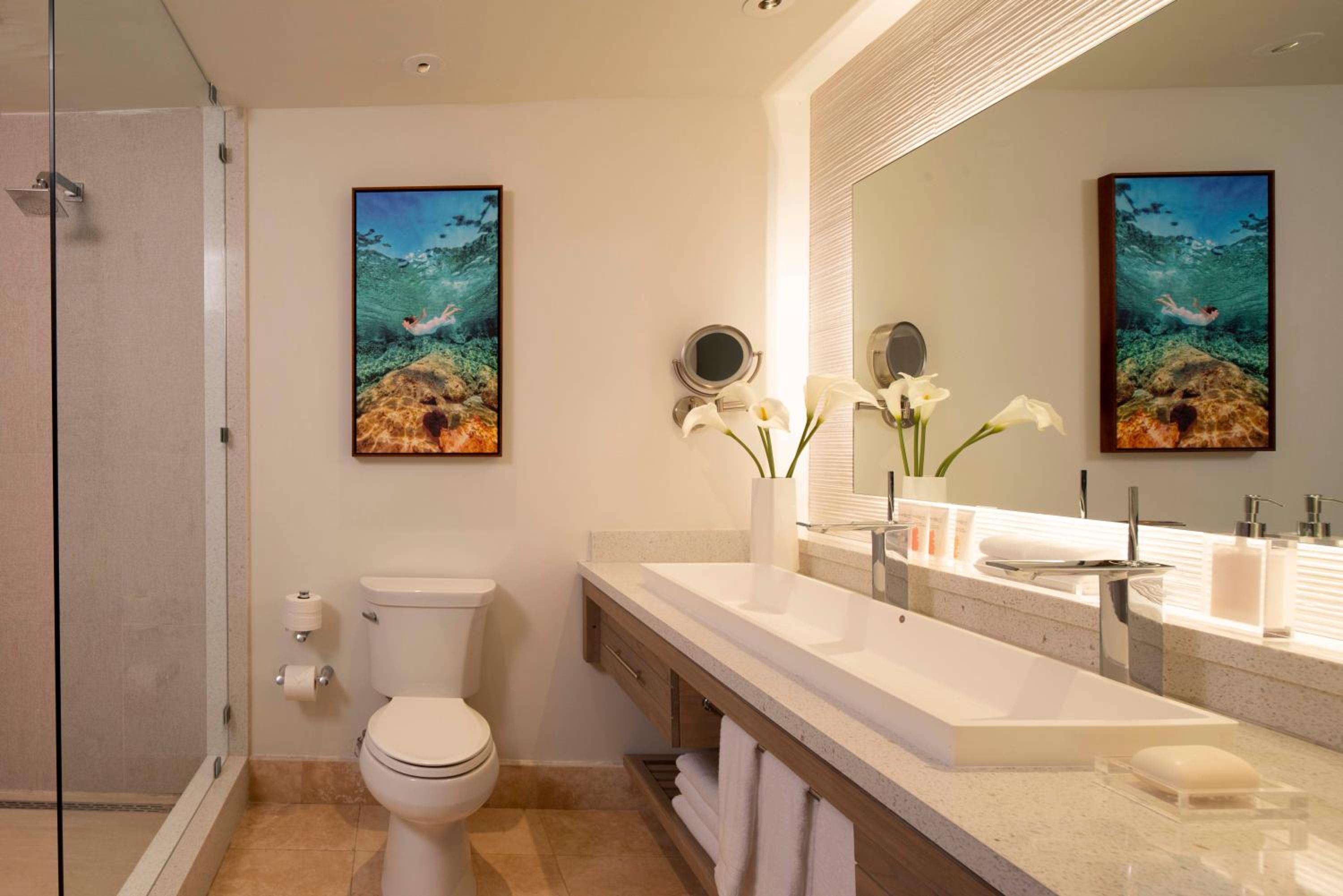 Chambre de Luxe Club Elite avec Accès Direct au Lagon Crystal et Baignoire Relaxante sur Terrasse