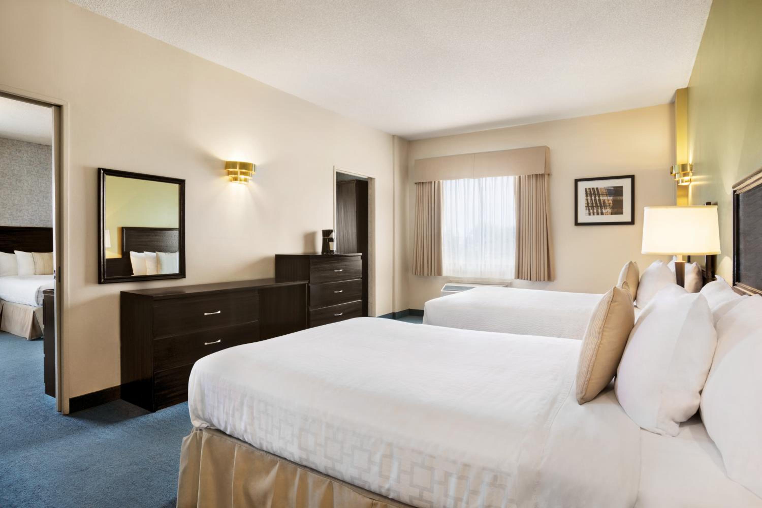 Standard Room with Two Double Beds - Photo 1