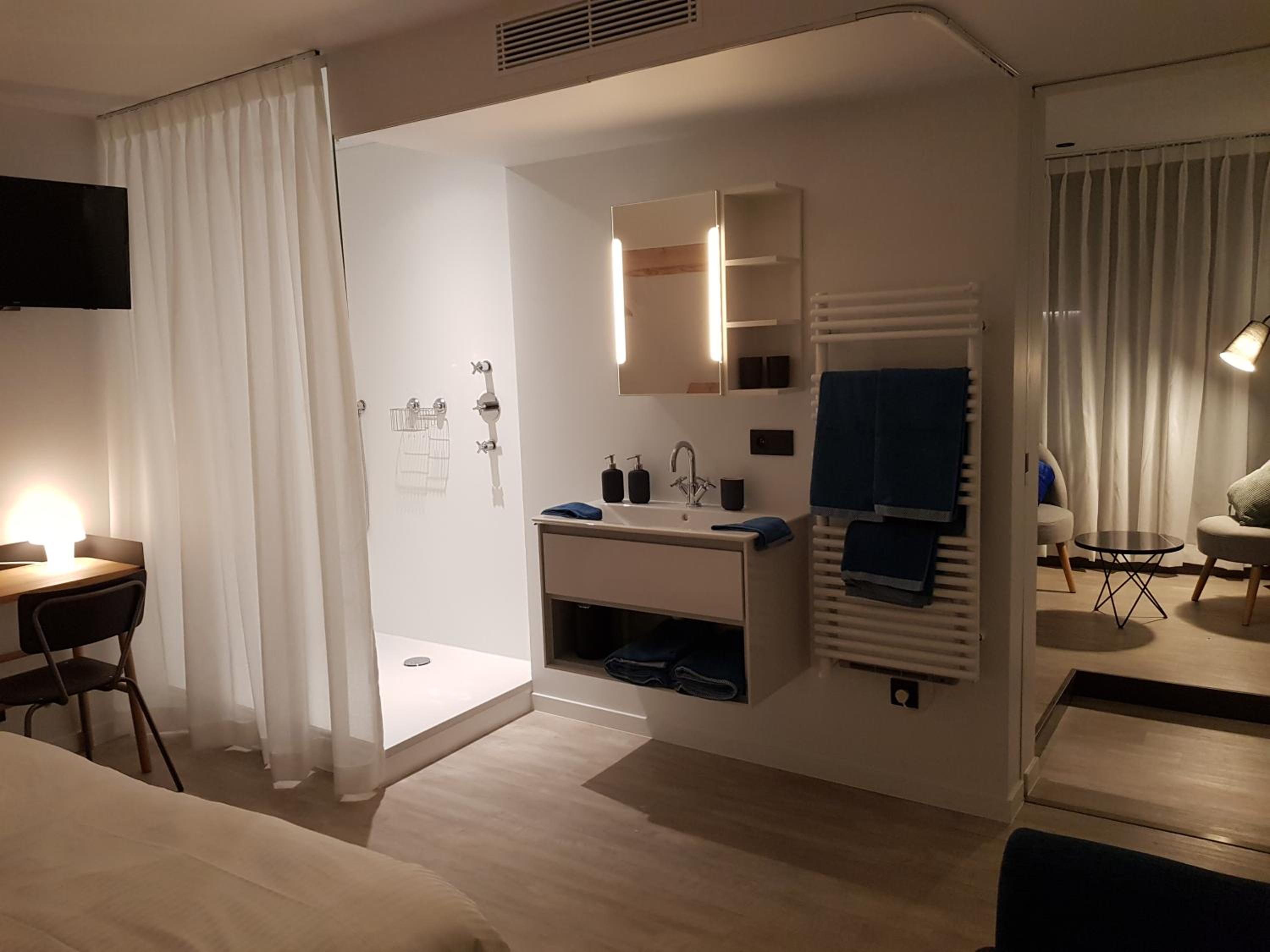 One-Bedroom Apartment with Terrace photo 1