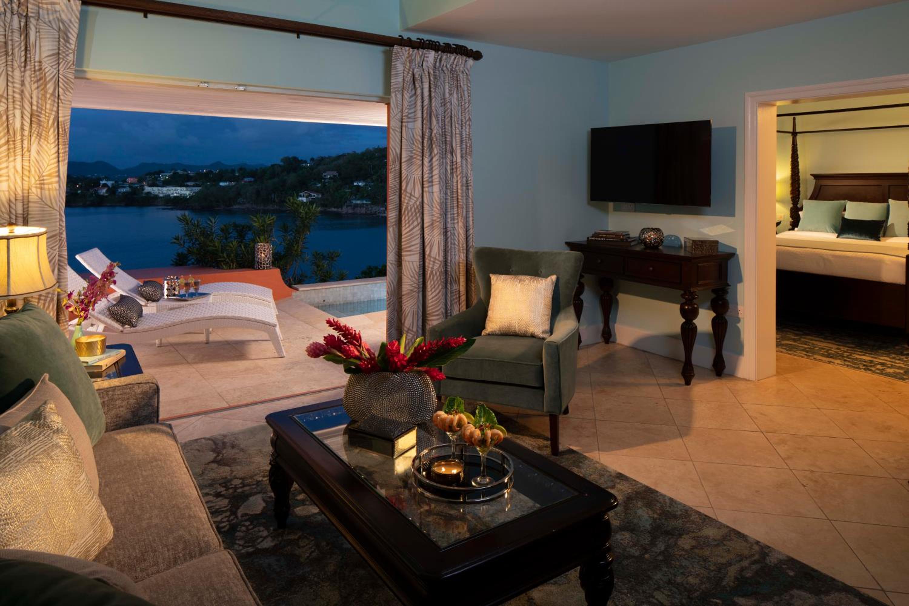 Sunset Bluff Honeymoon Oceanfront One Bedroom Butler Villa Suite with Private Pool photo 2