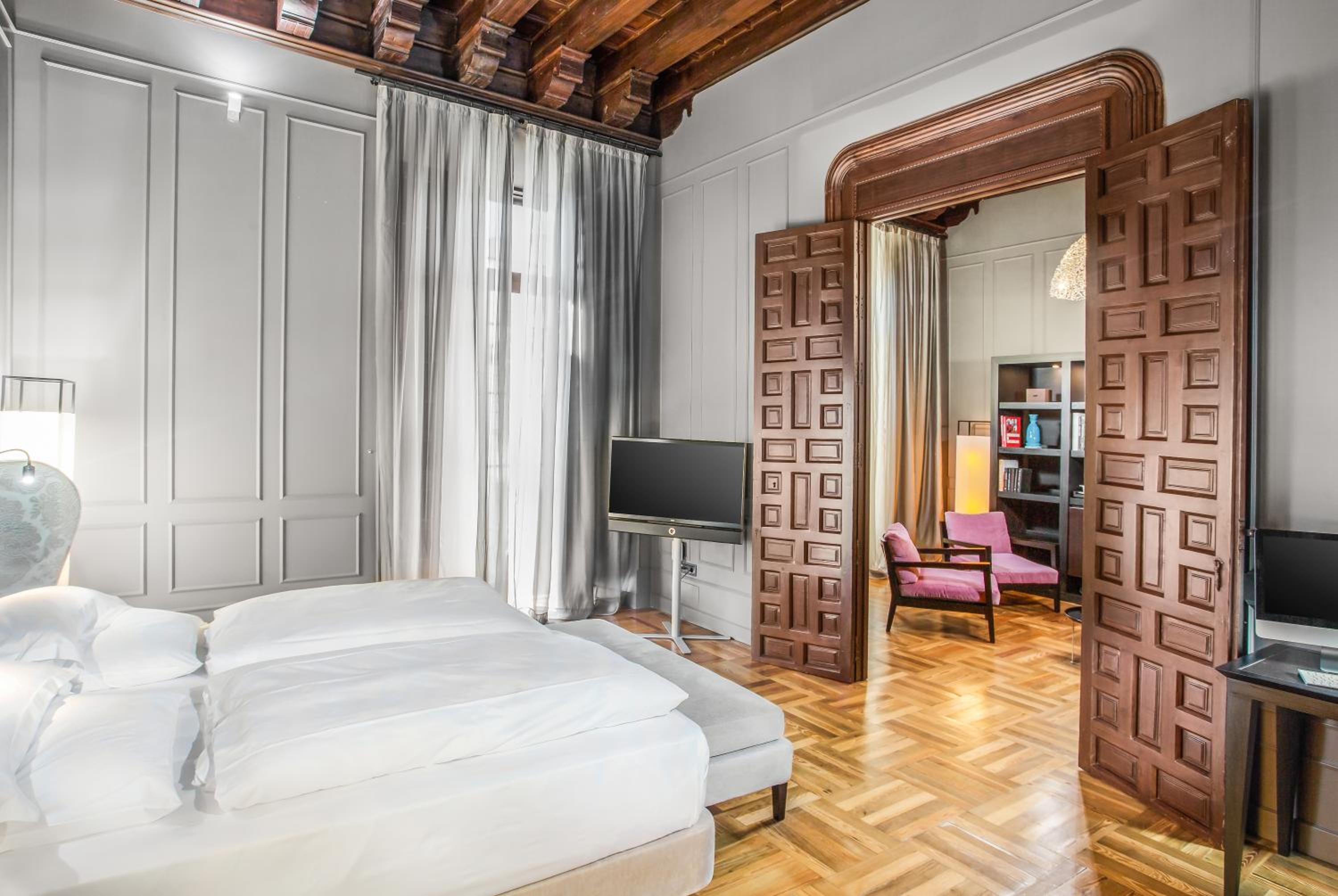 Suite - Photo 2