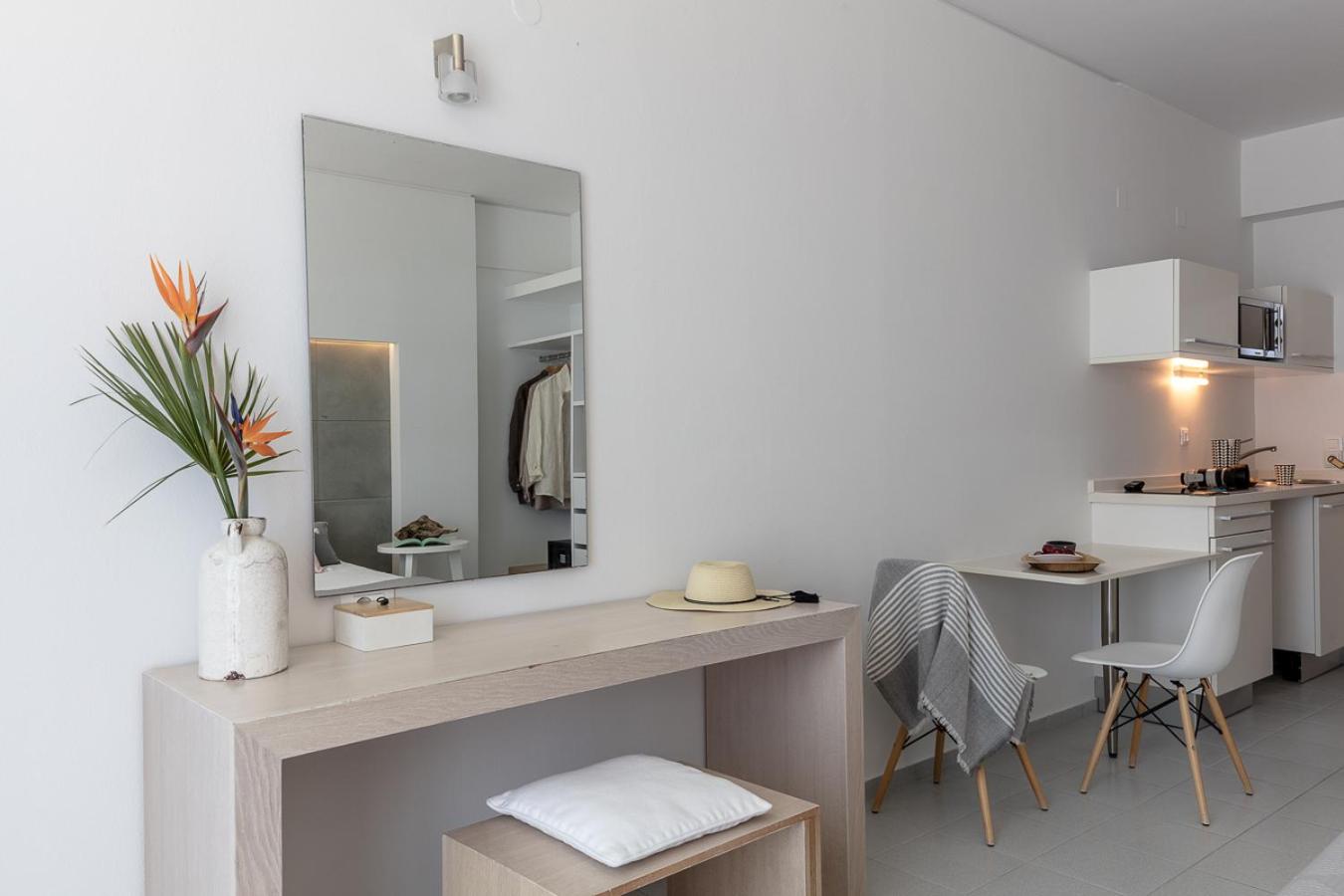 Studio with Sea View (2 Adults) - Photo 12