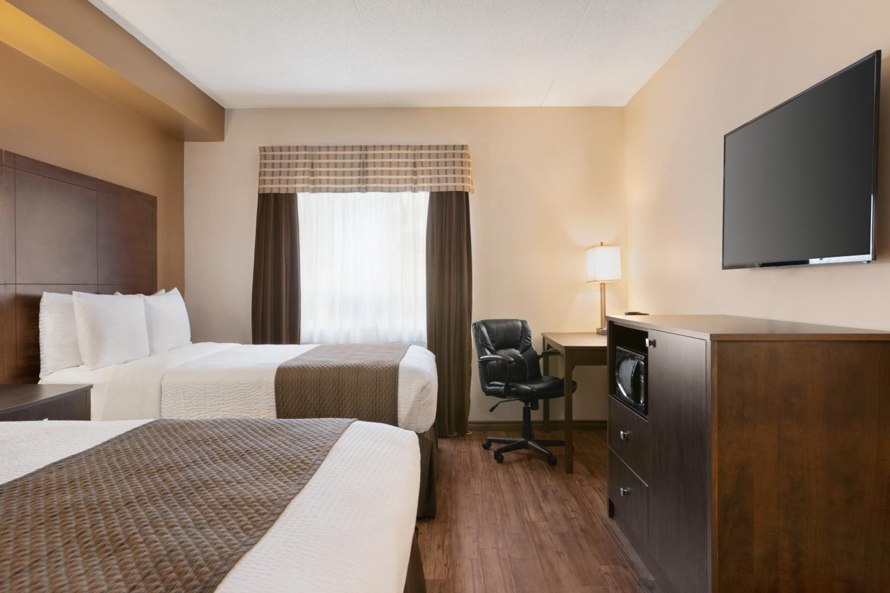 Queen Room with Two Queen Beds - Non-Smoking - Photo 1
