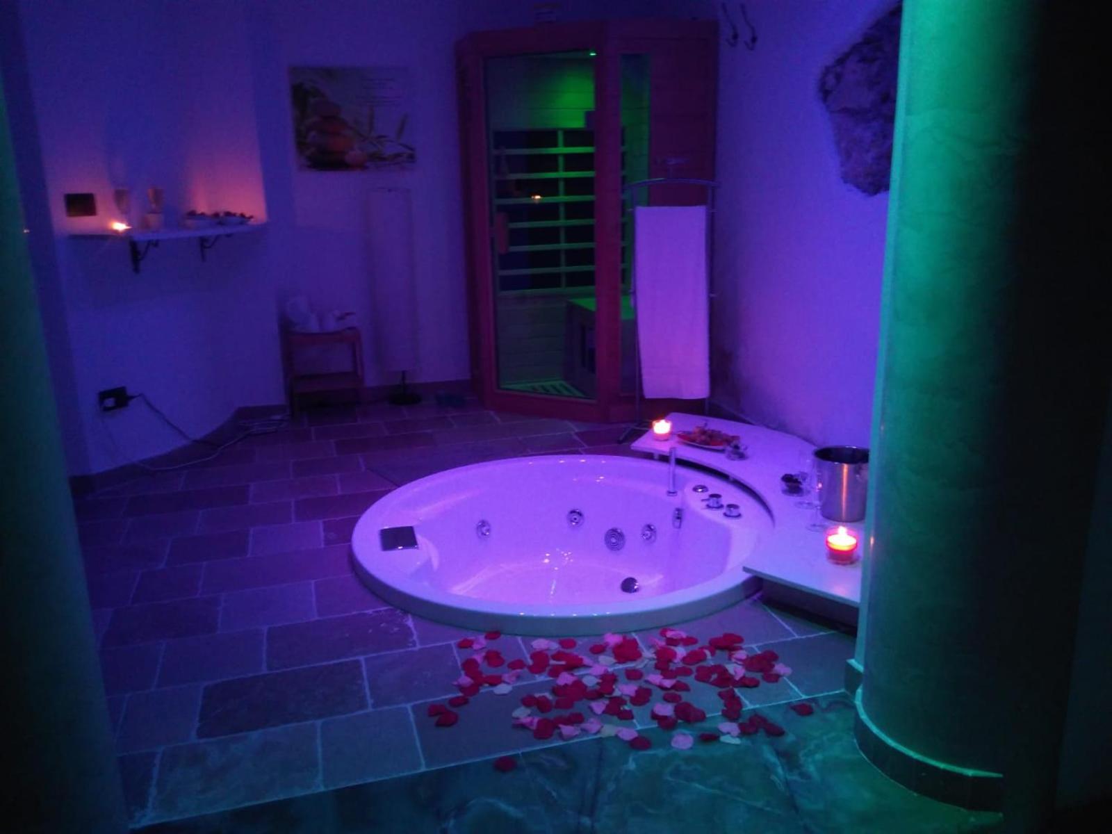 Suite with Sauna - Photo 16