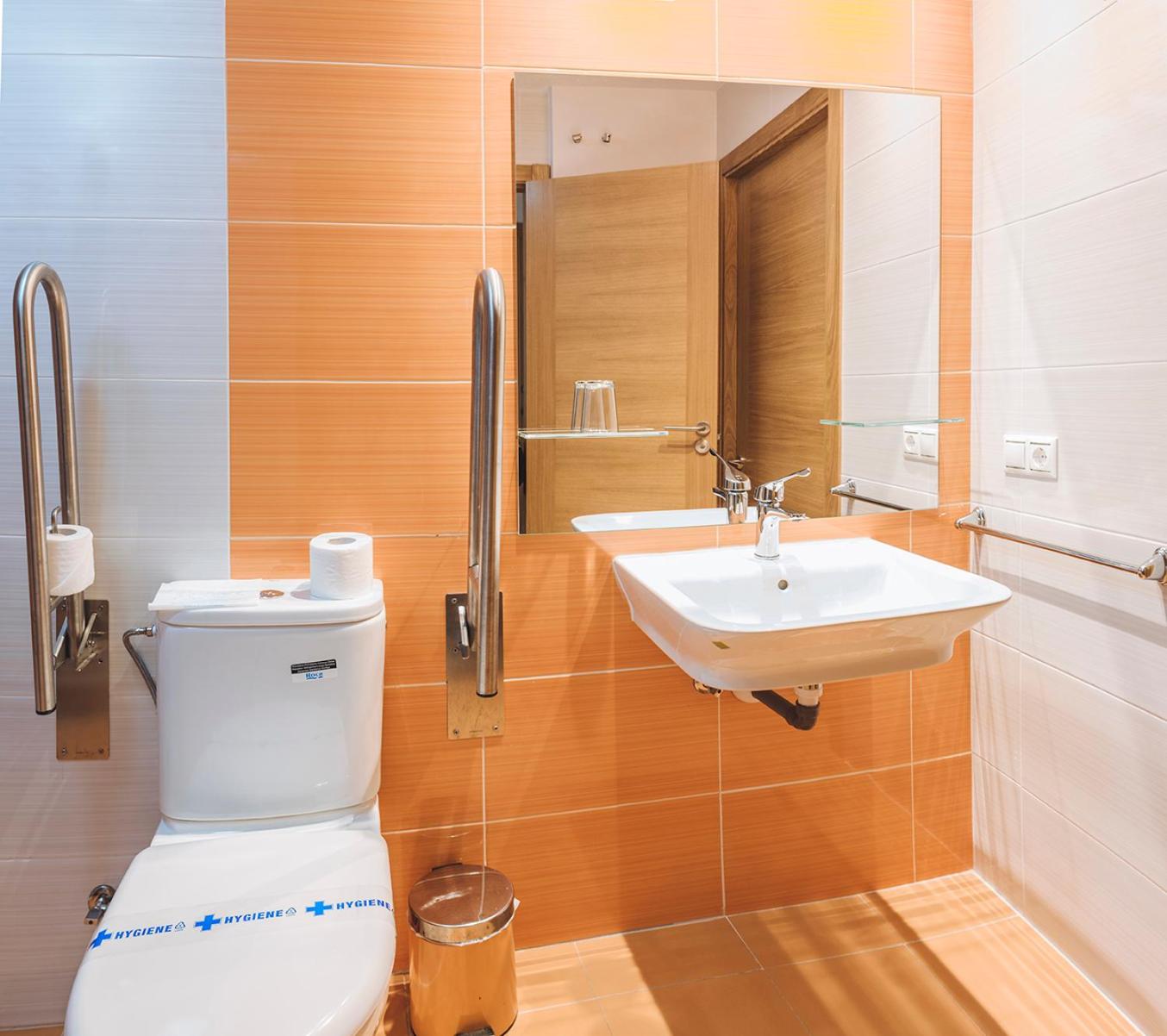 Single Room with Shared Bathroom photo 3