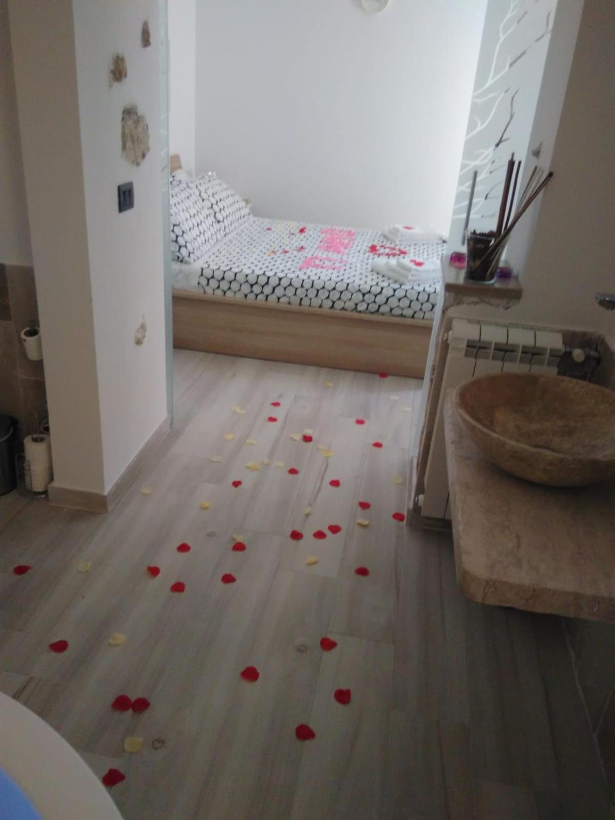 Suite with Spa Bath - Photo 6