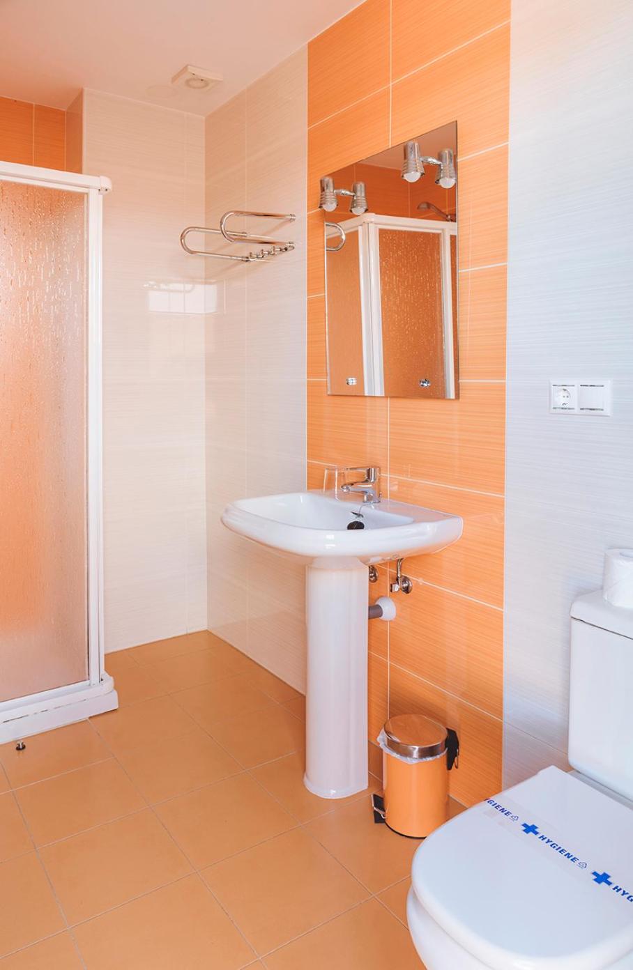 Double Room - Photo 17