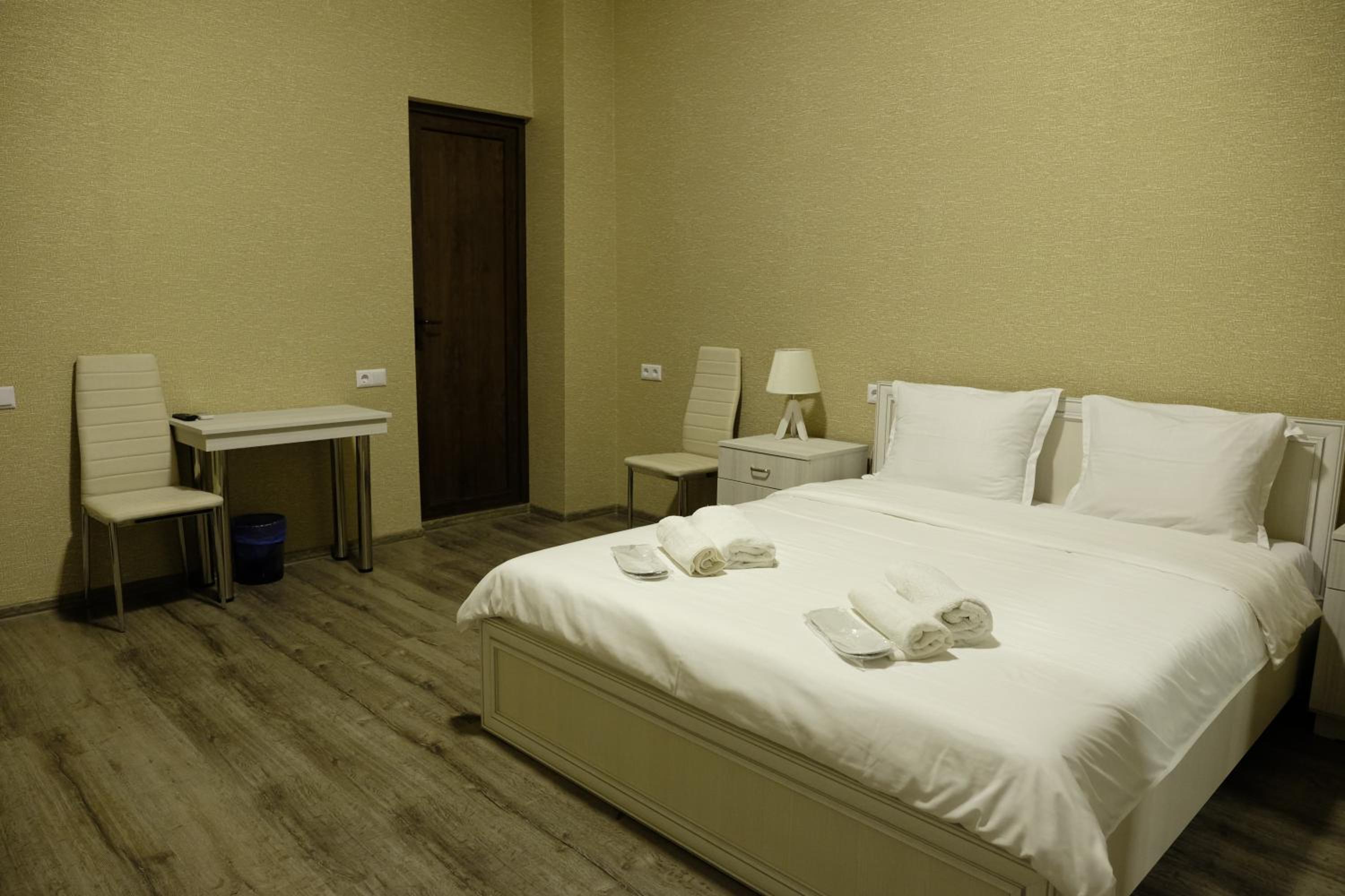 Standard King Room - Photo 4