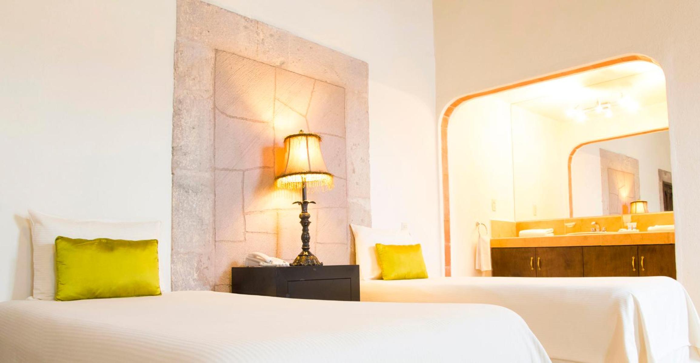 Double Room with Two Double Beds - Photo 2
