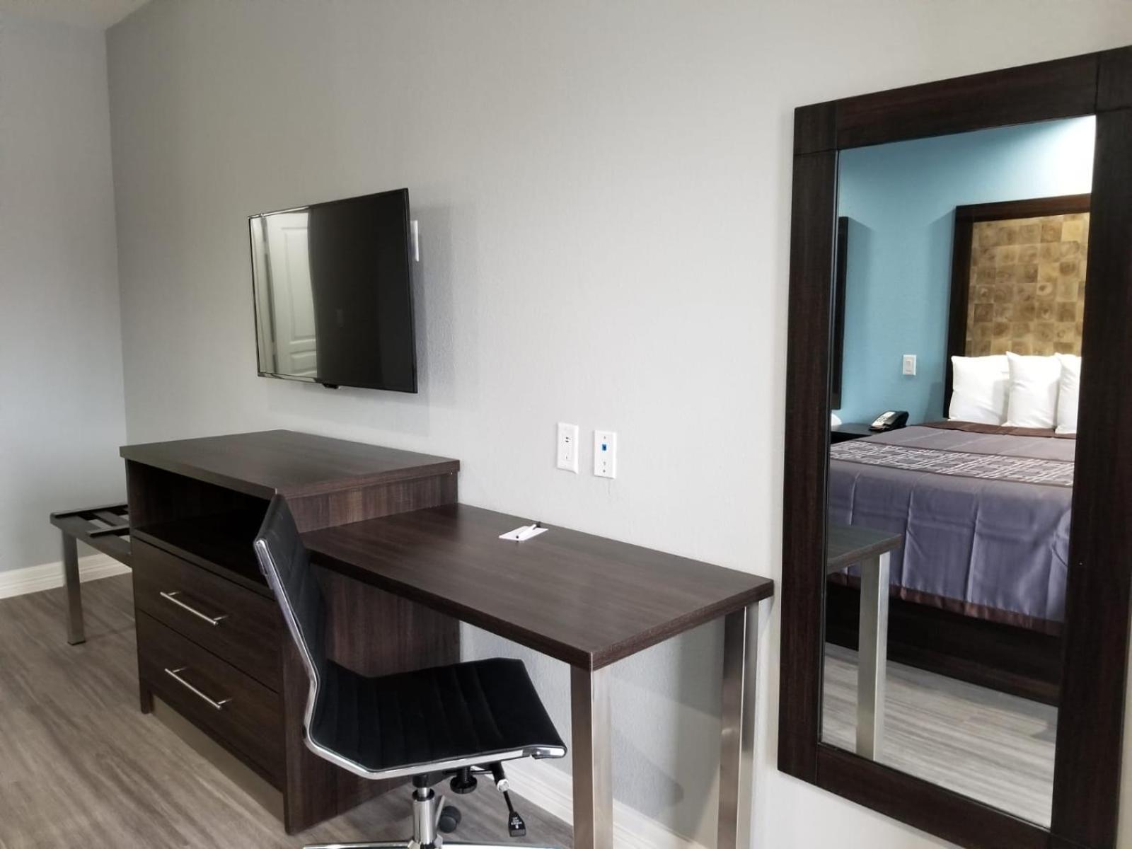 Deluxe Queen Room - Photo 2