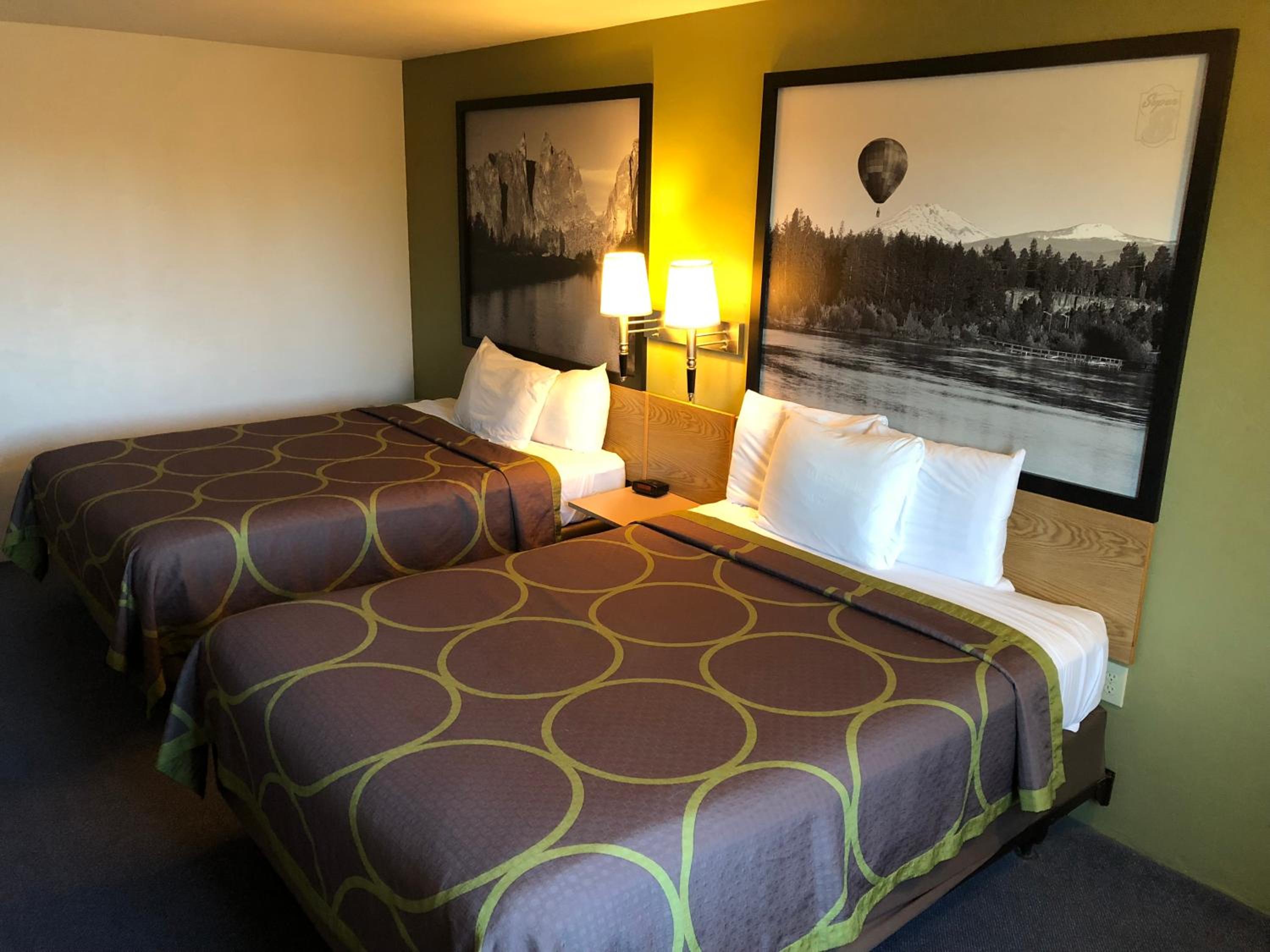 Queen Room with Two Queen Beds - Non-Smoking - Photo 1