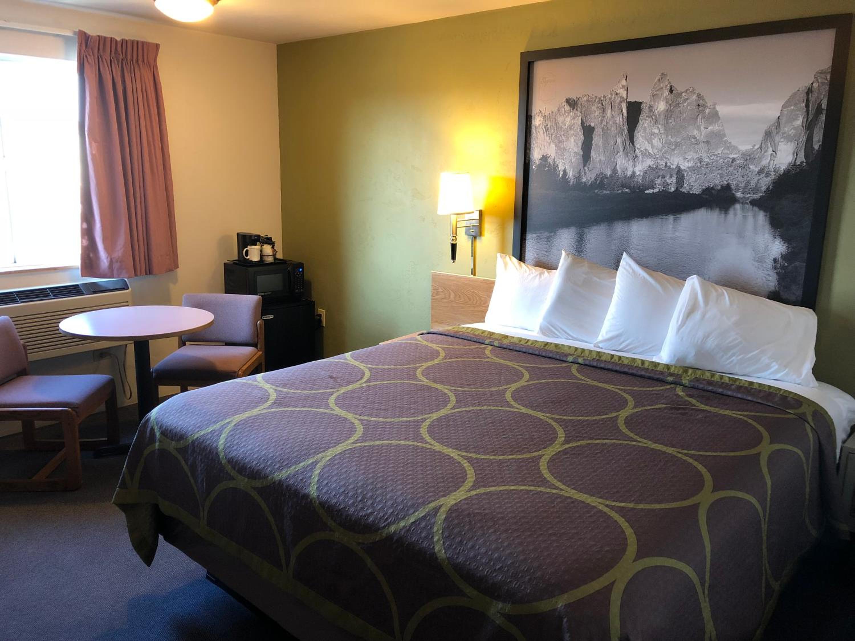 King Room - Non-Smoking - Photo 5