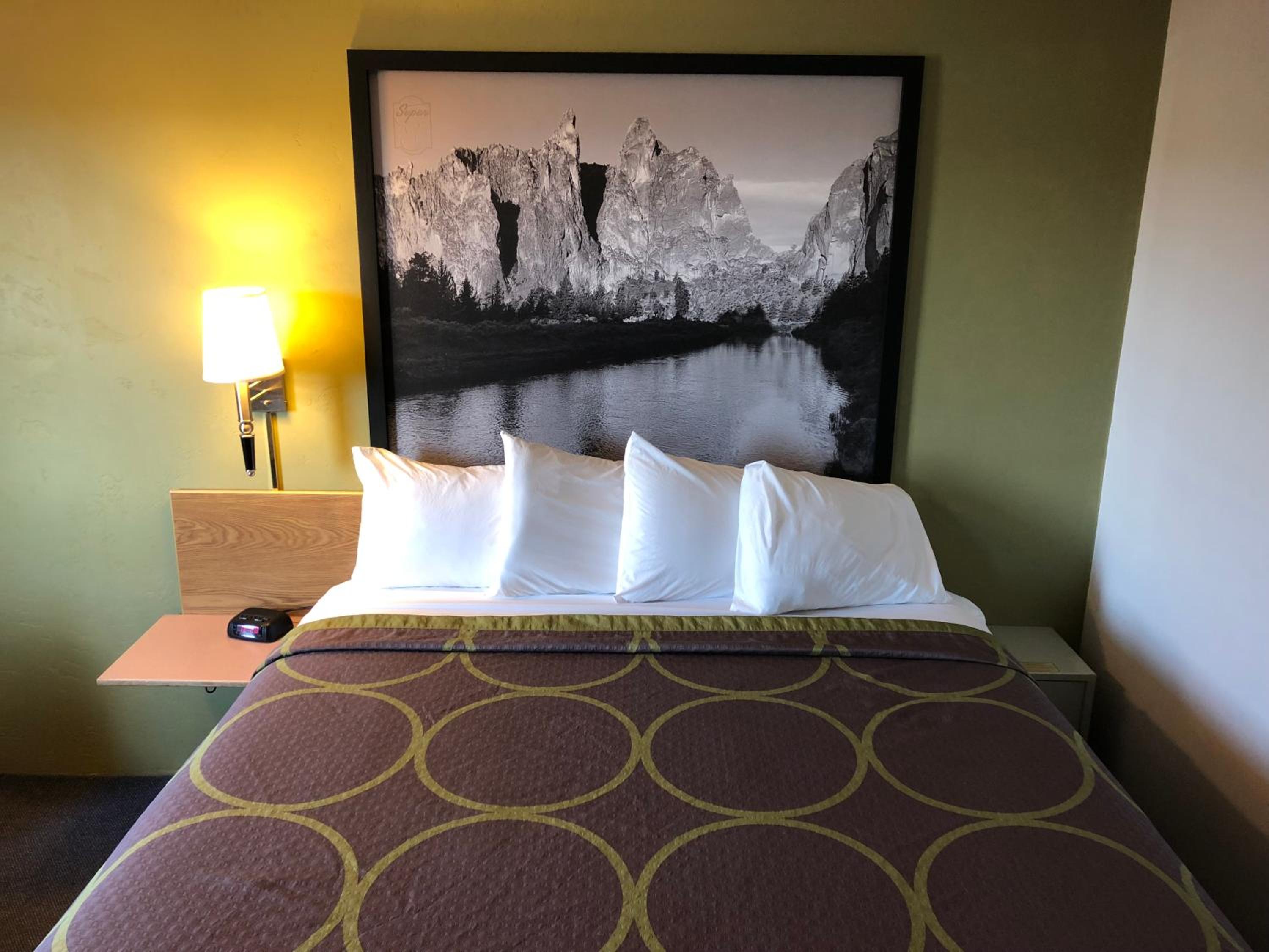 King Room - Non-Smoking - Photo 1
