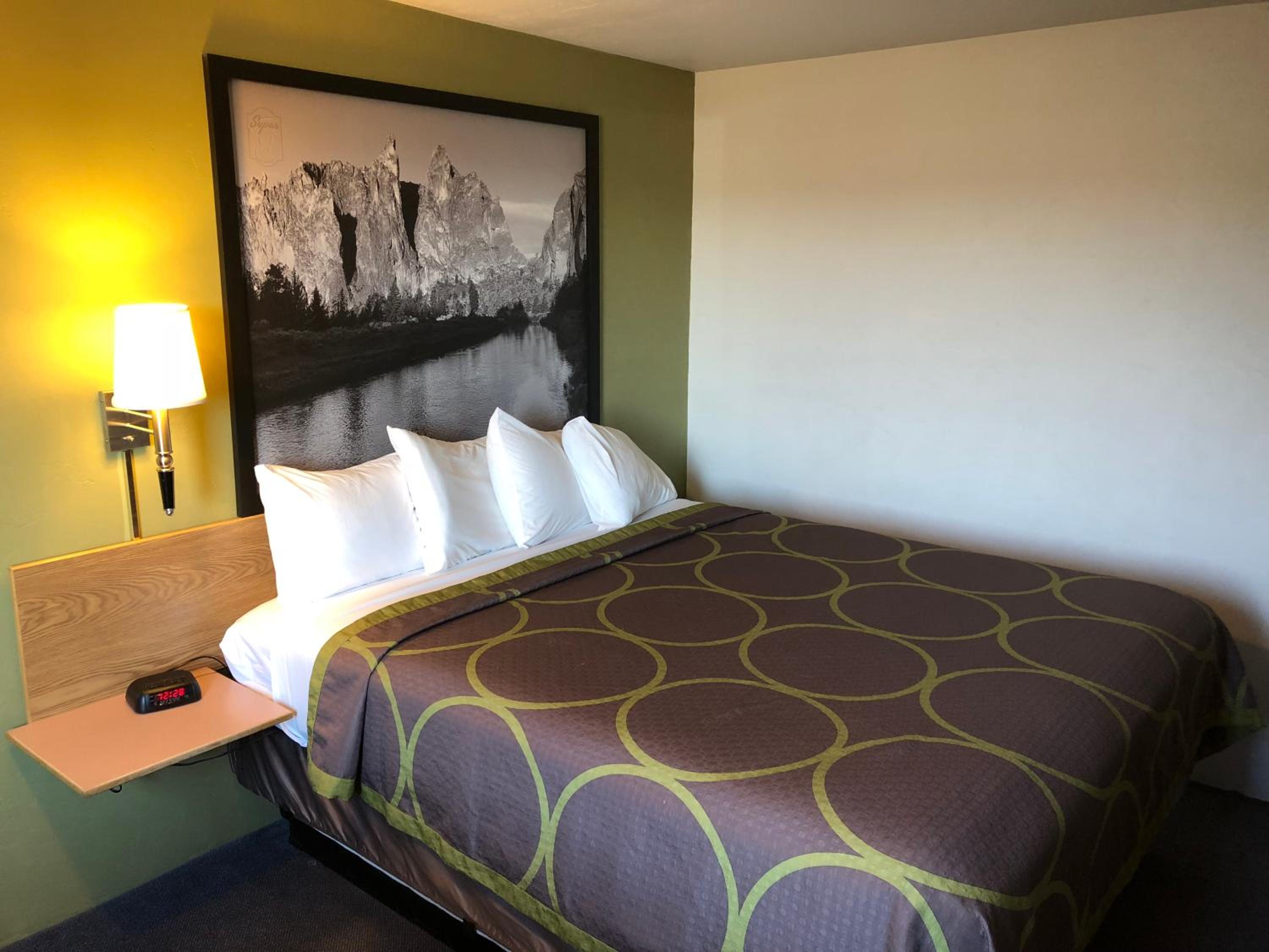 King Room - Non-Smoking - Photo 3