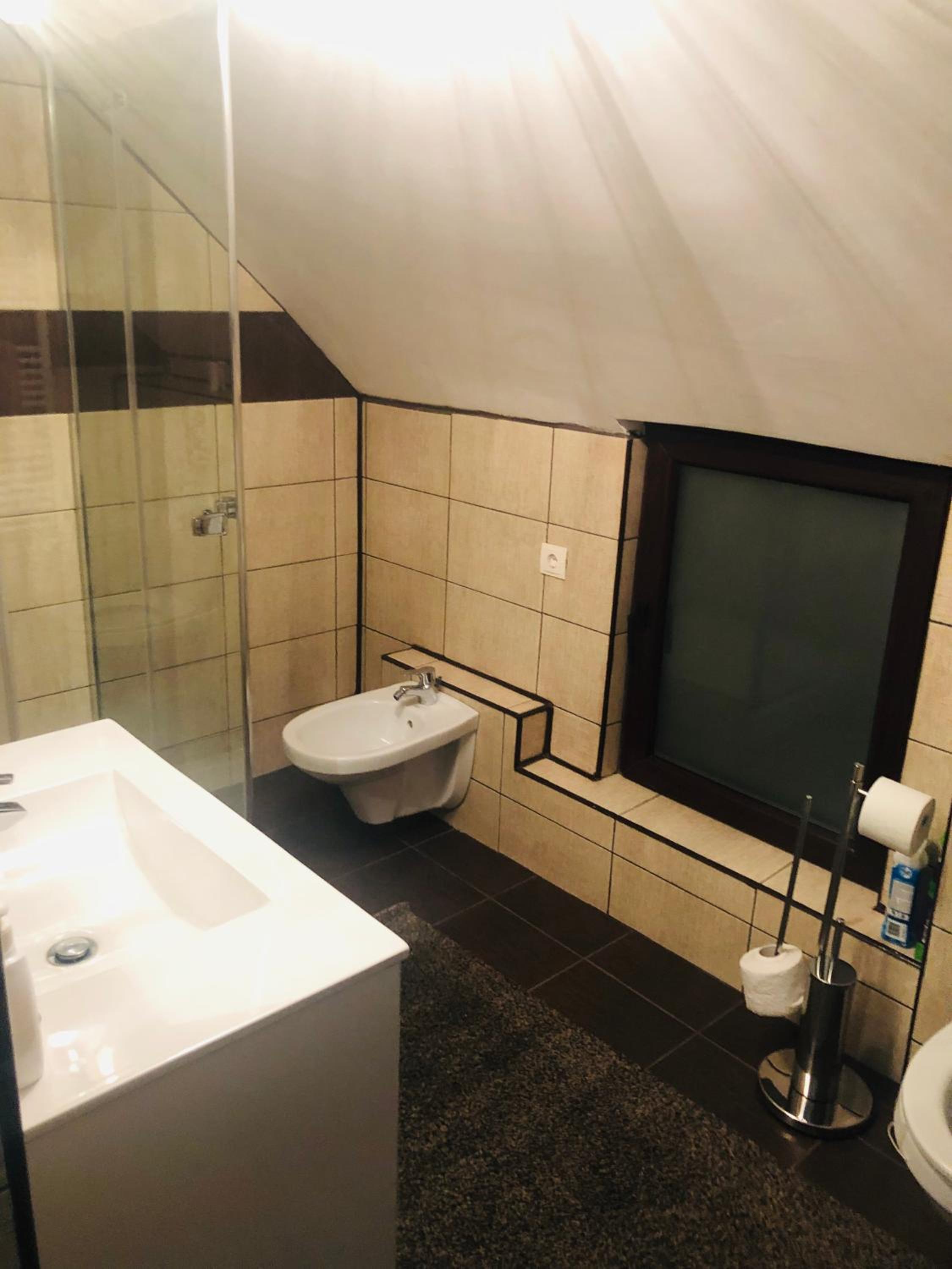 Double Room with Private Bathroom - Photo 4