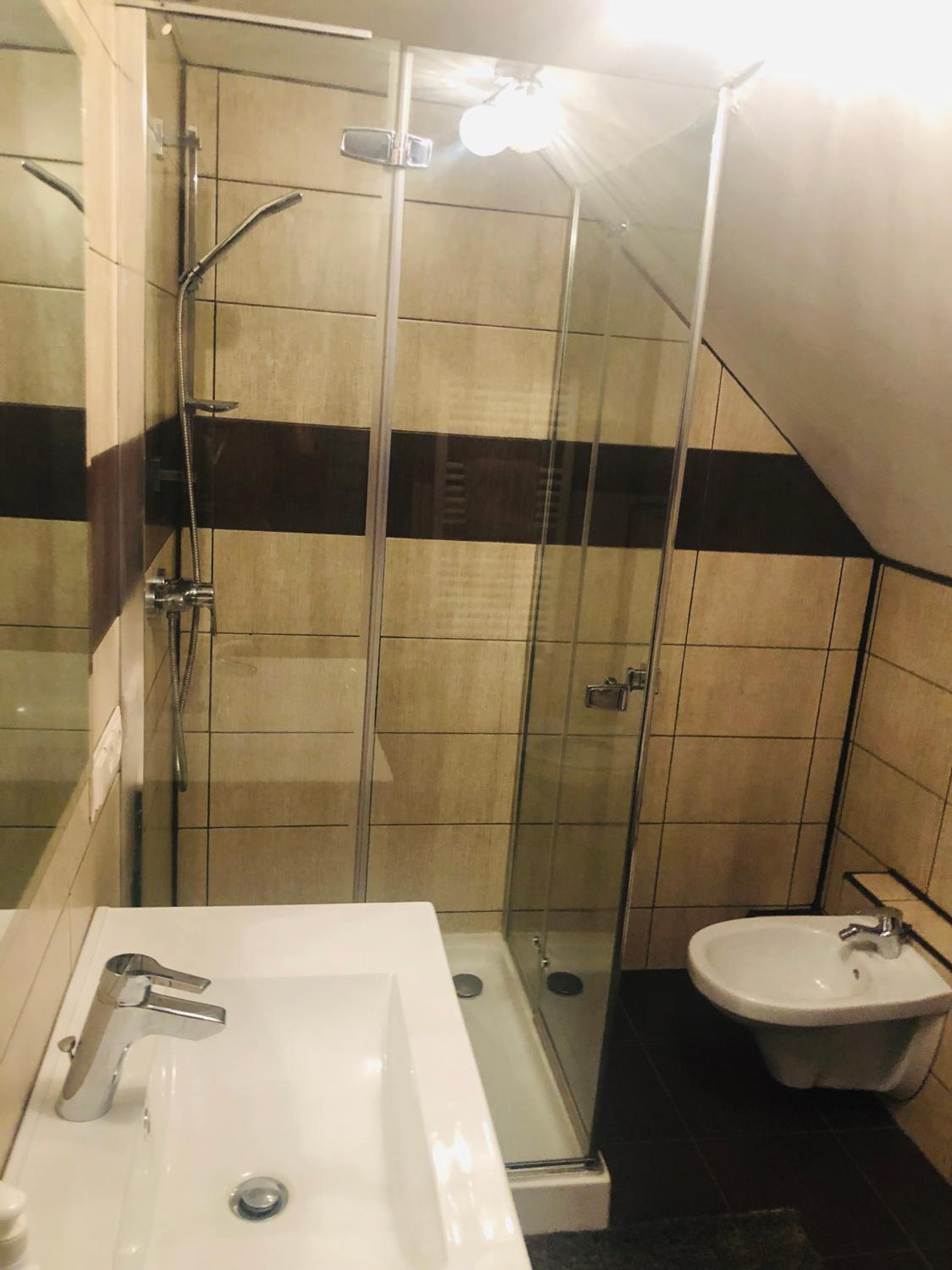 Double Room with Private Bathroom - Photo 6