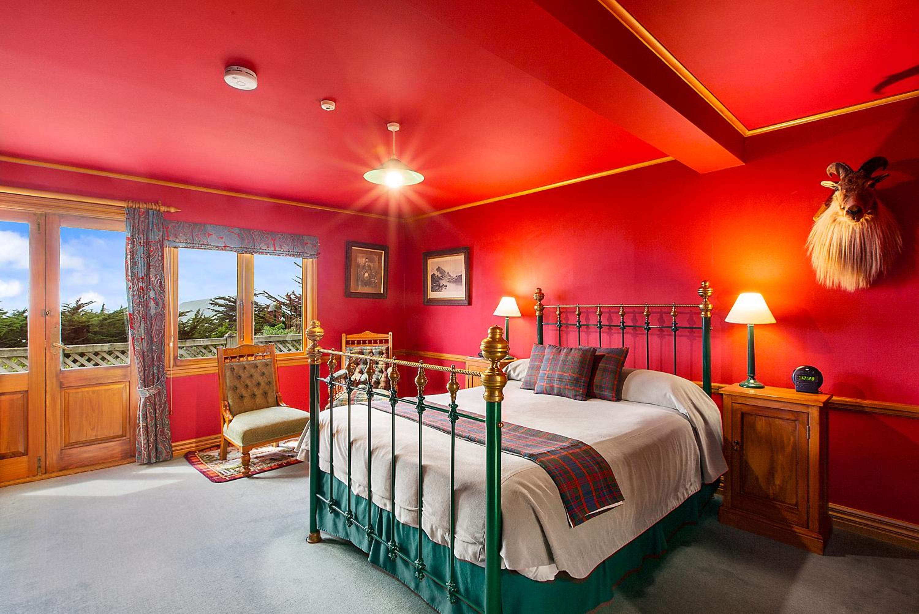 Lodge - Queen Room - Photo 7
