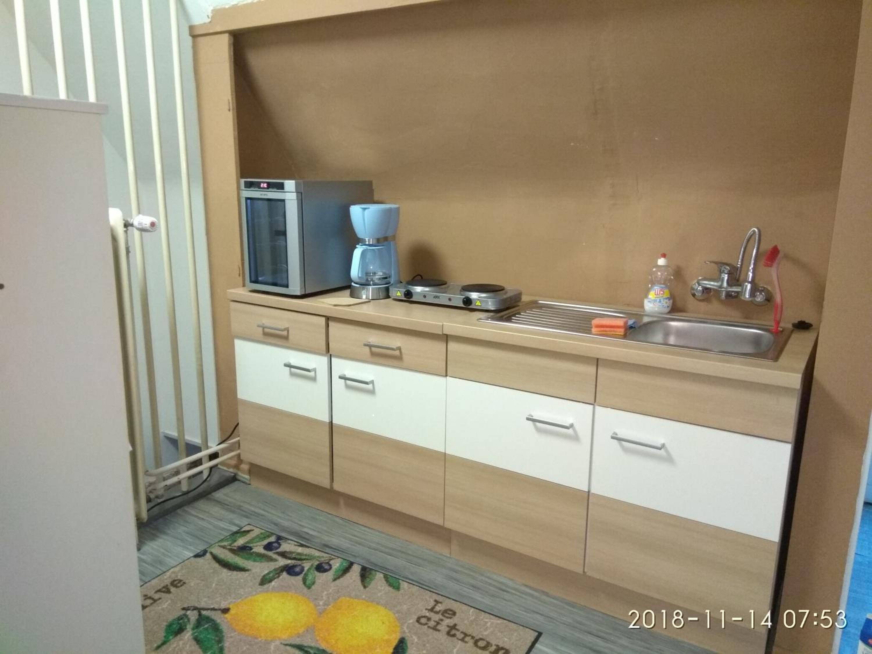 Budget Twin Room - Photo 7
