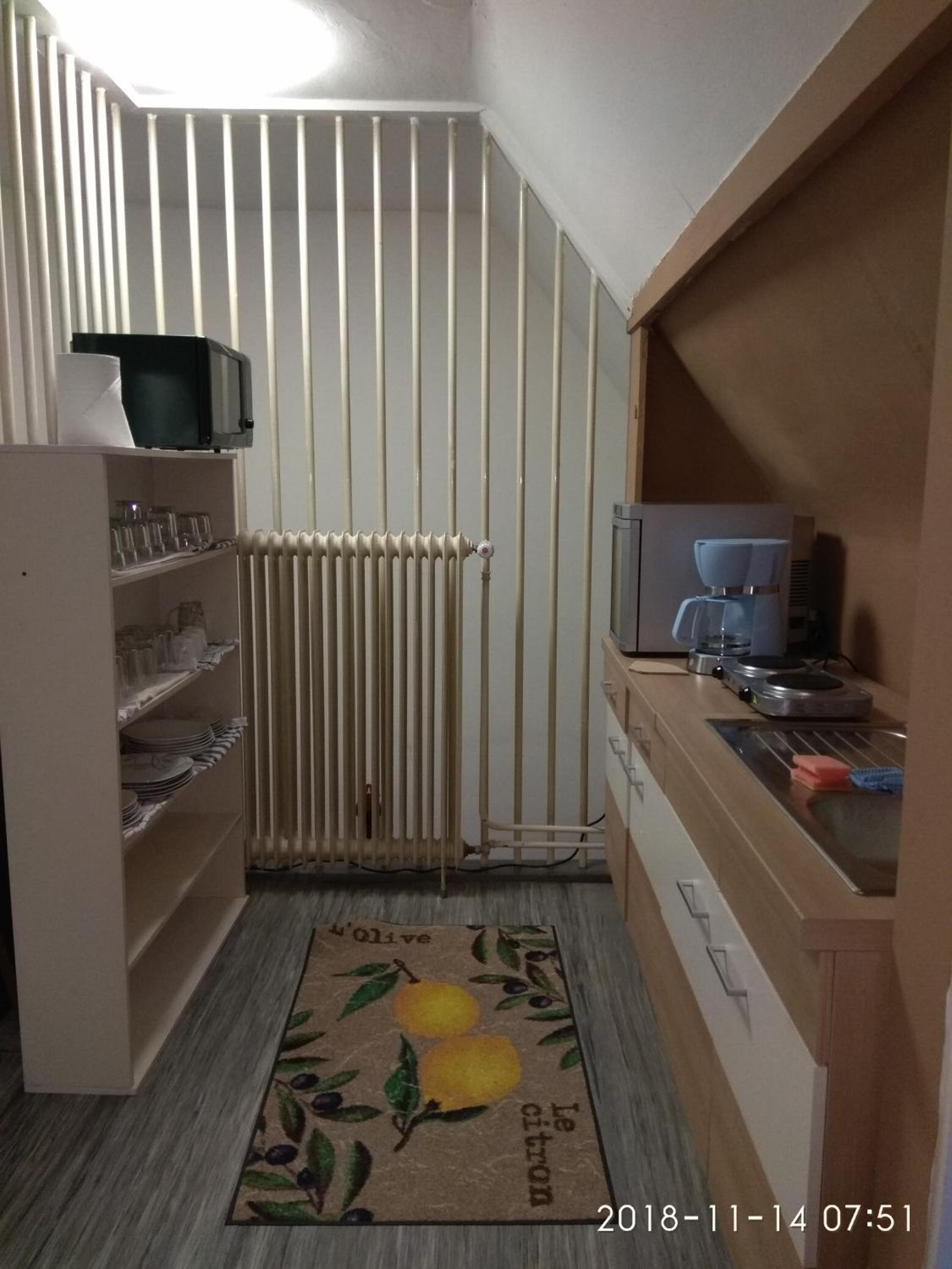 Budget Twin Room - Photo 2