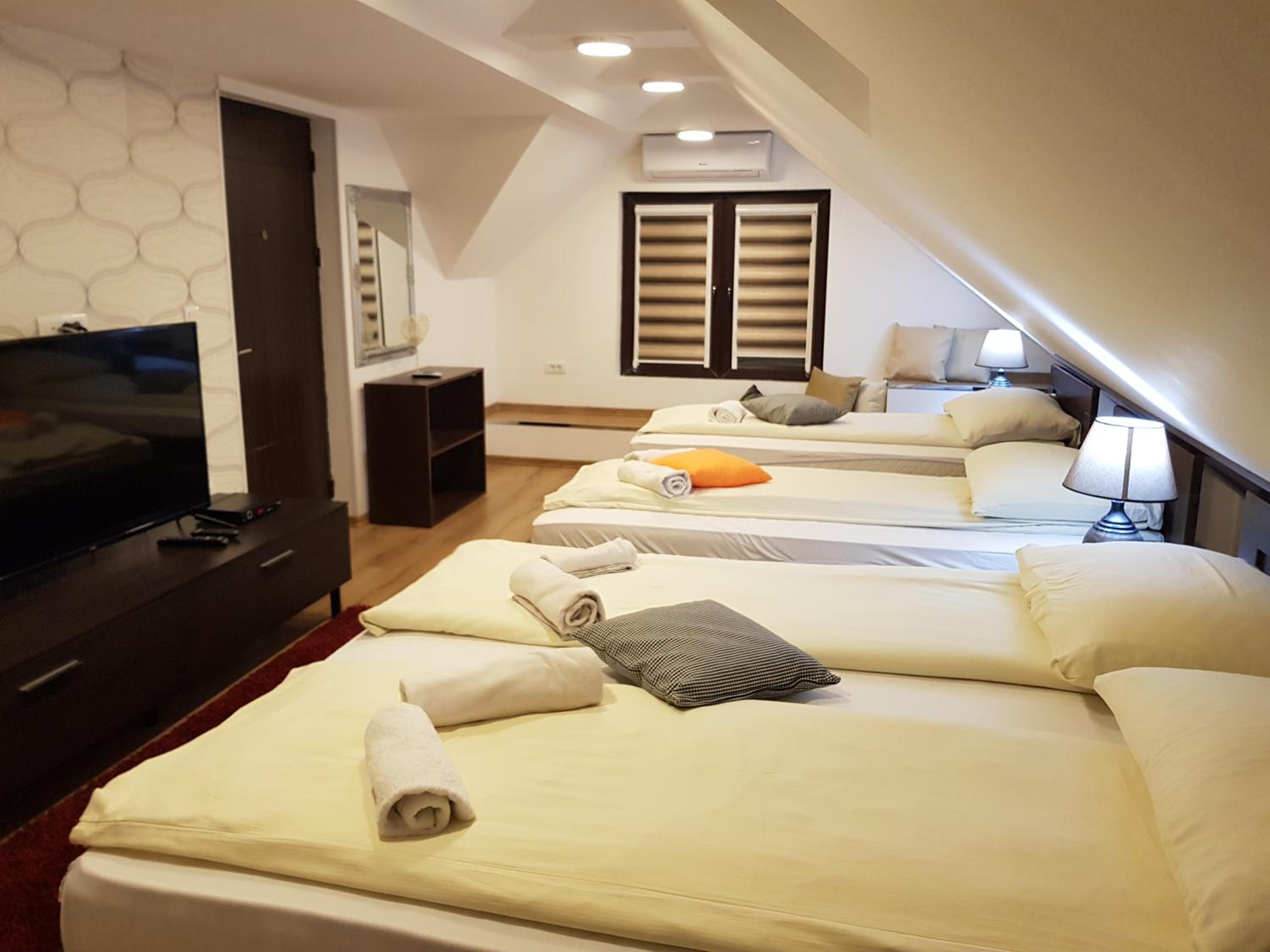 Quadruple Room - Attic photo 2