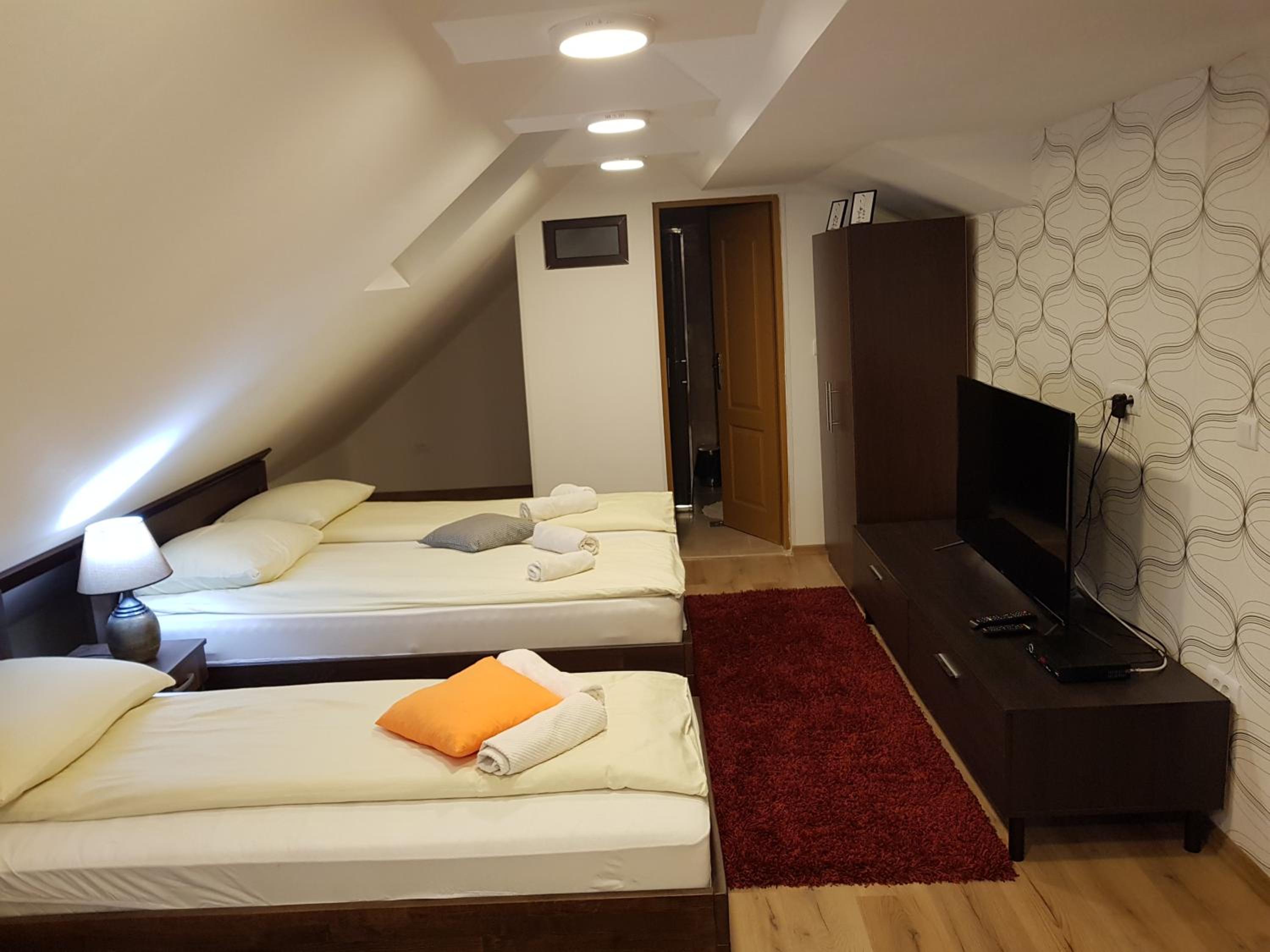 Quadruple Room - Attic photo 3