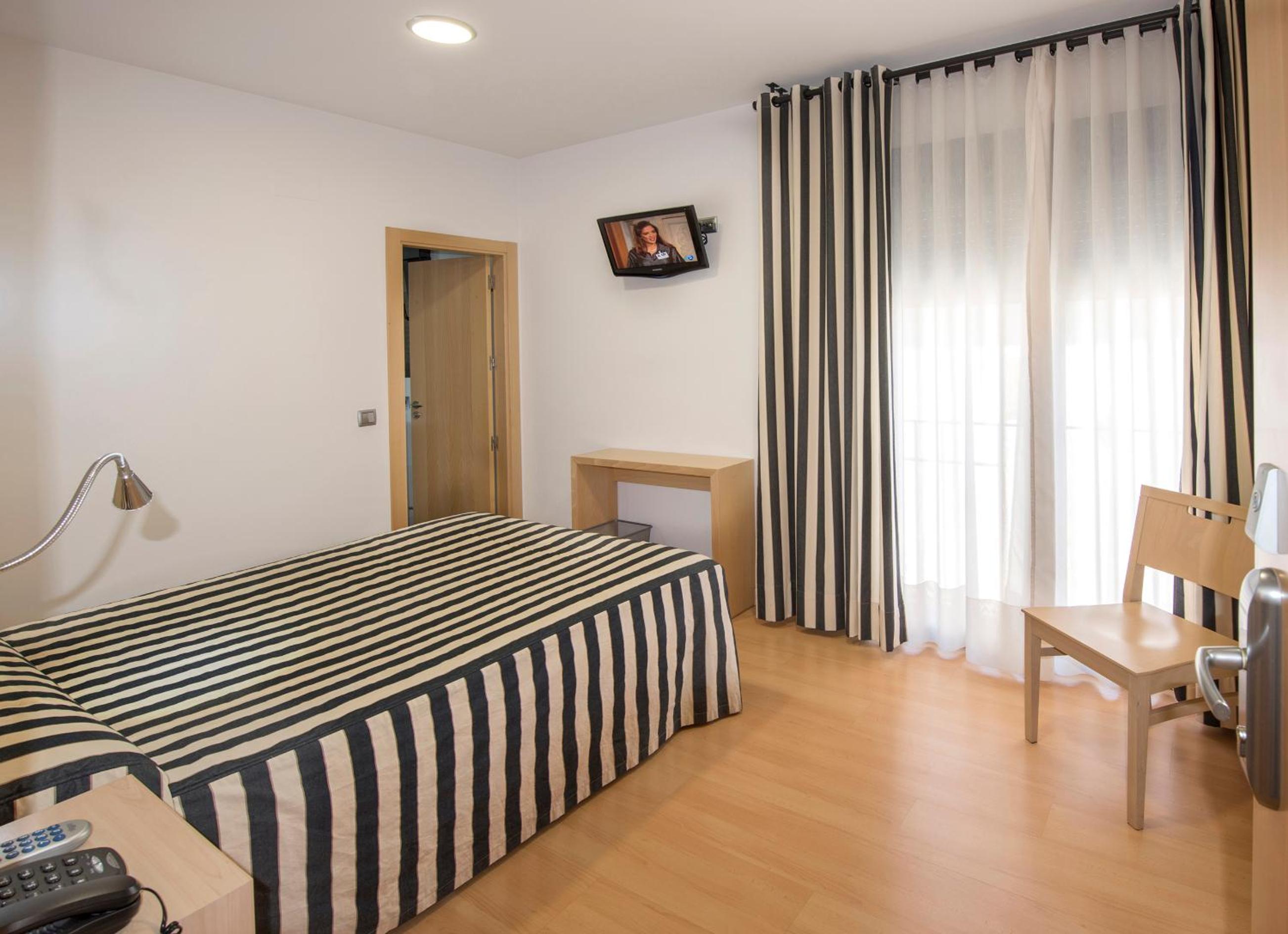 Double or Twin Room - Photo 9