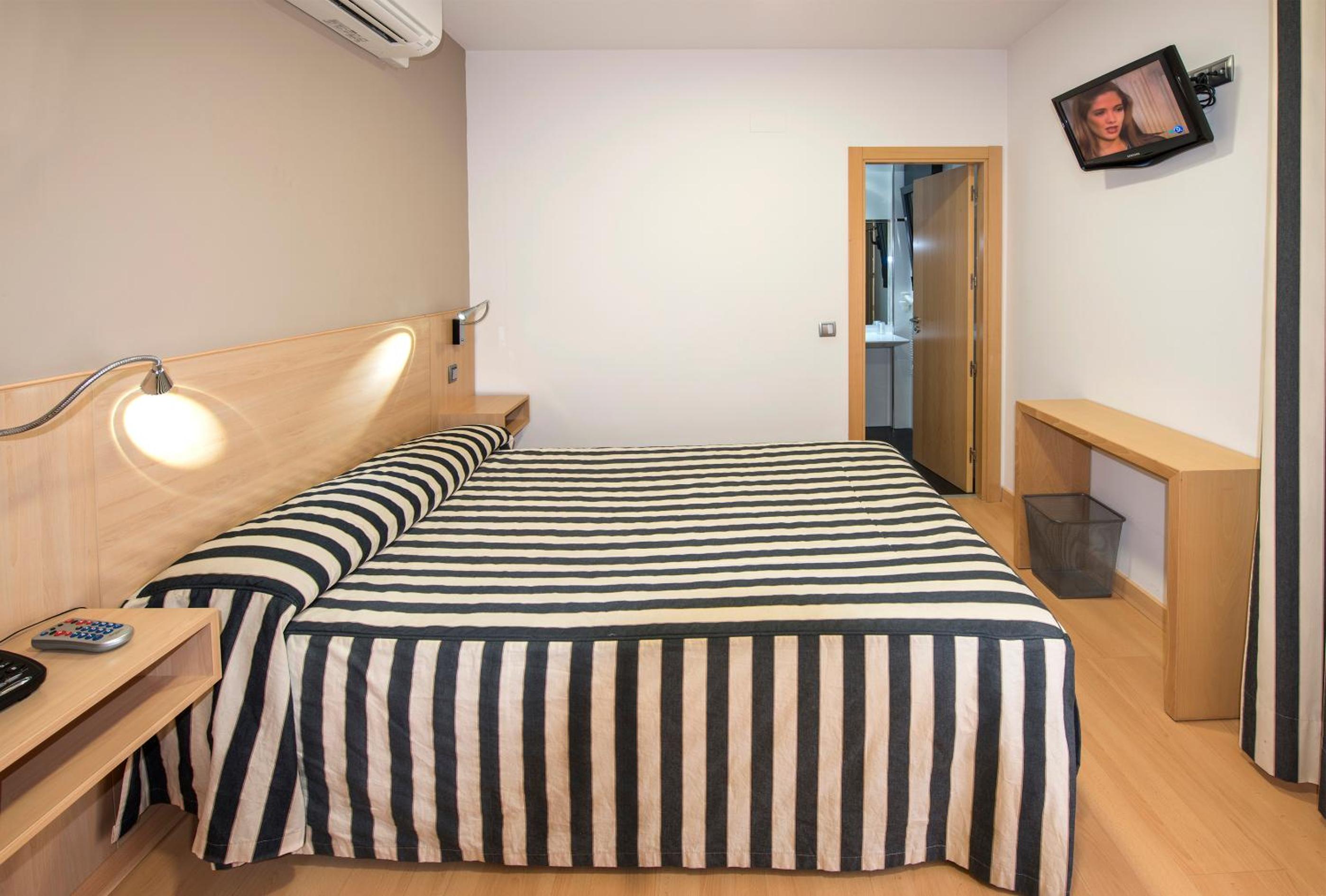 Double or Twin Room - Photo 2