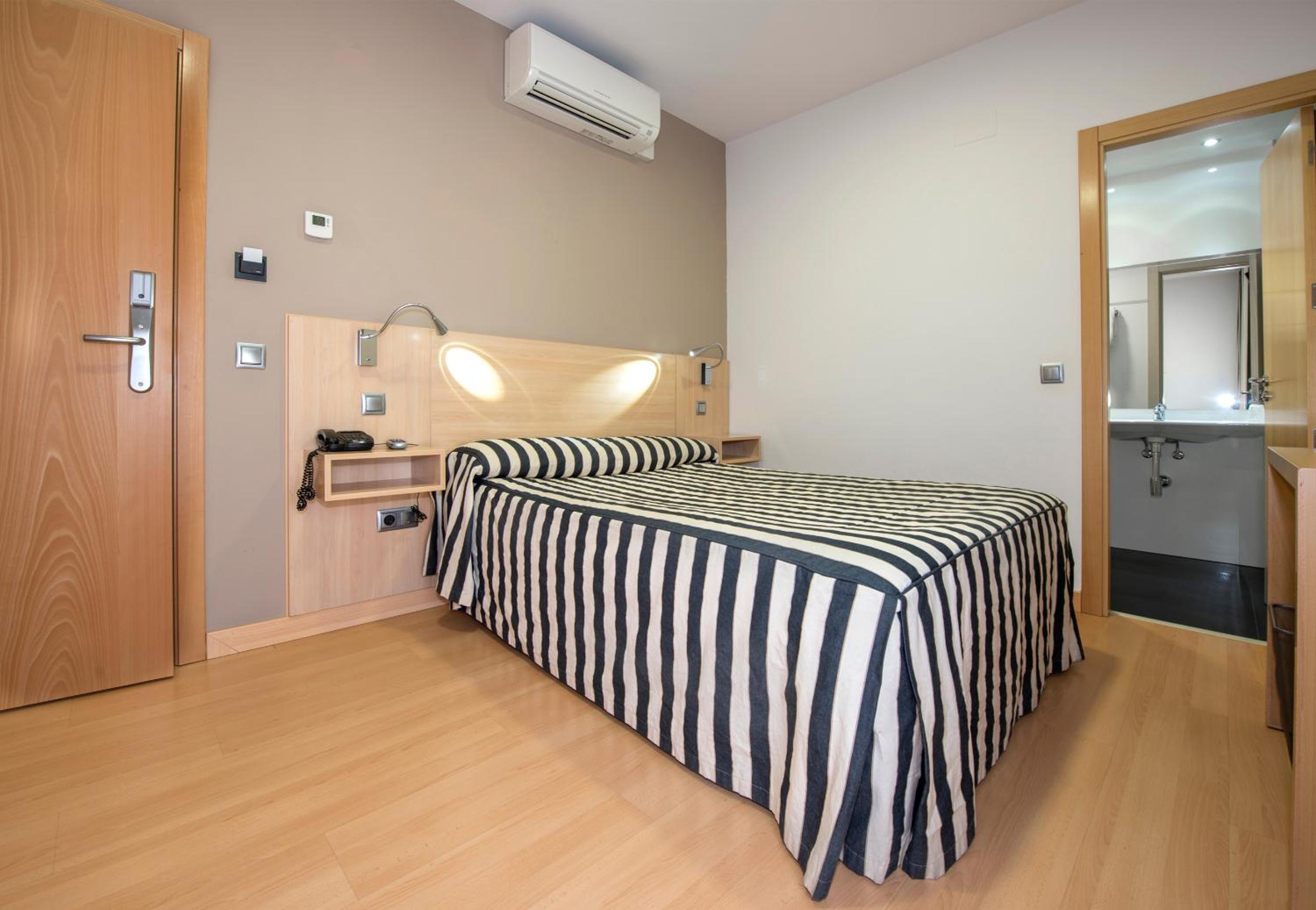 Double or Twin Room - Photo 3