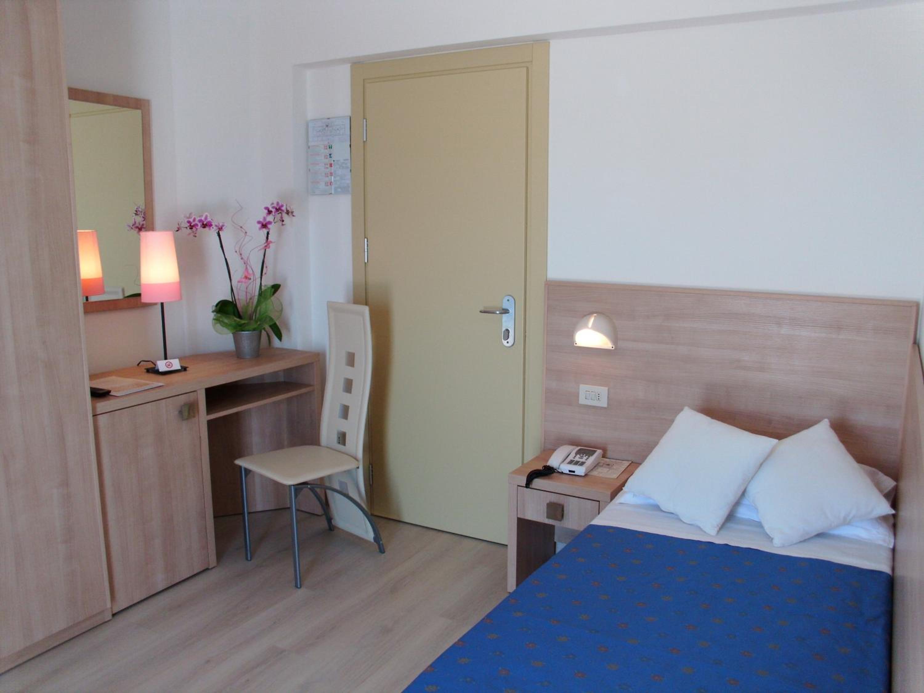 Single Room photo 3