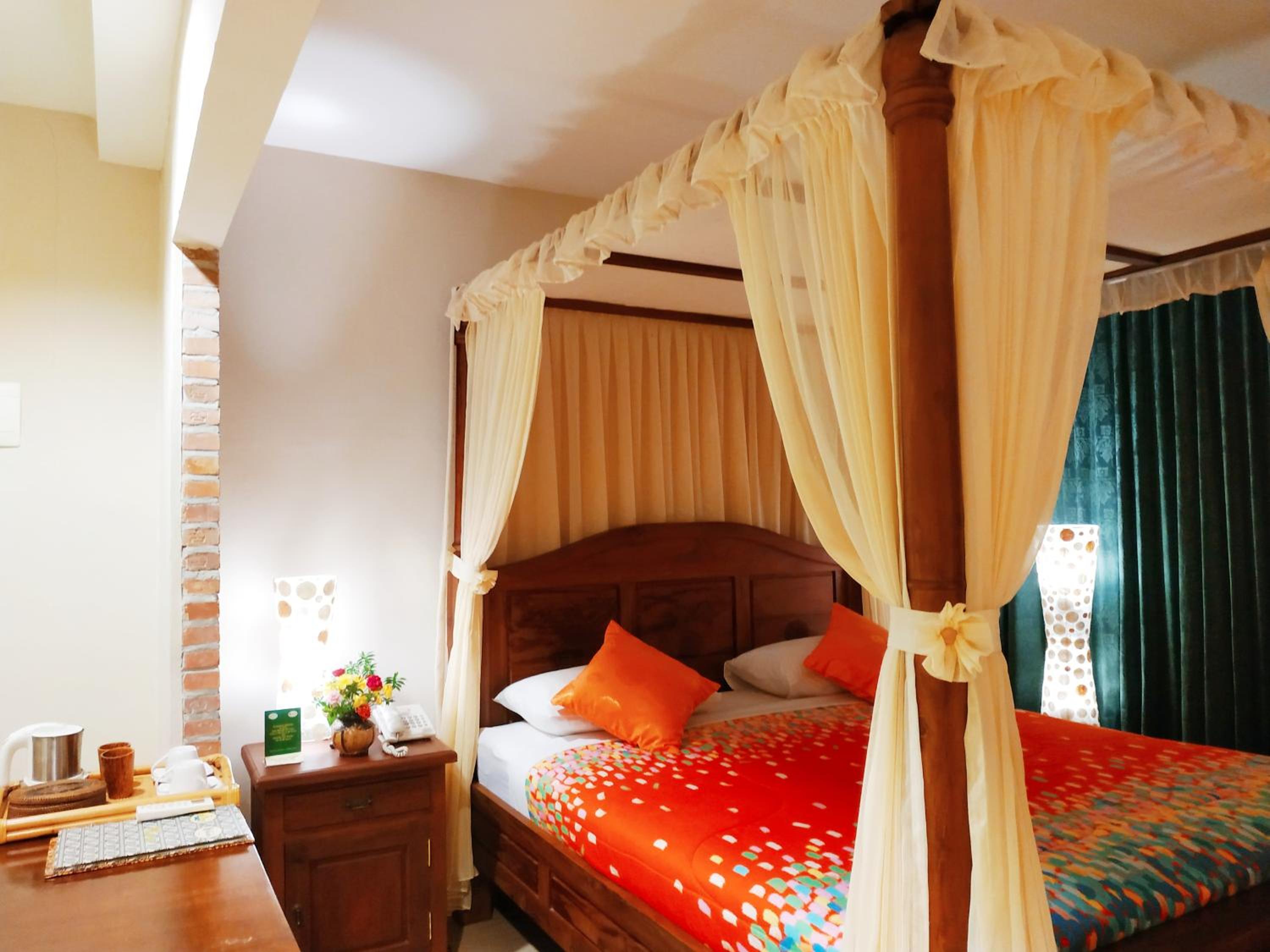 Honeymoon Suite - Photo 15