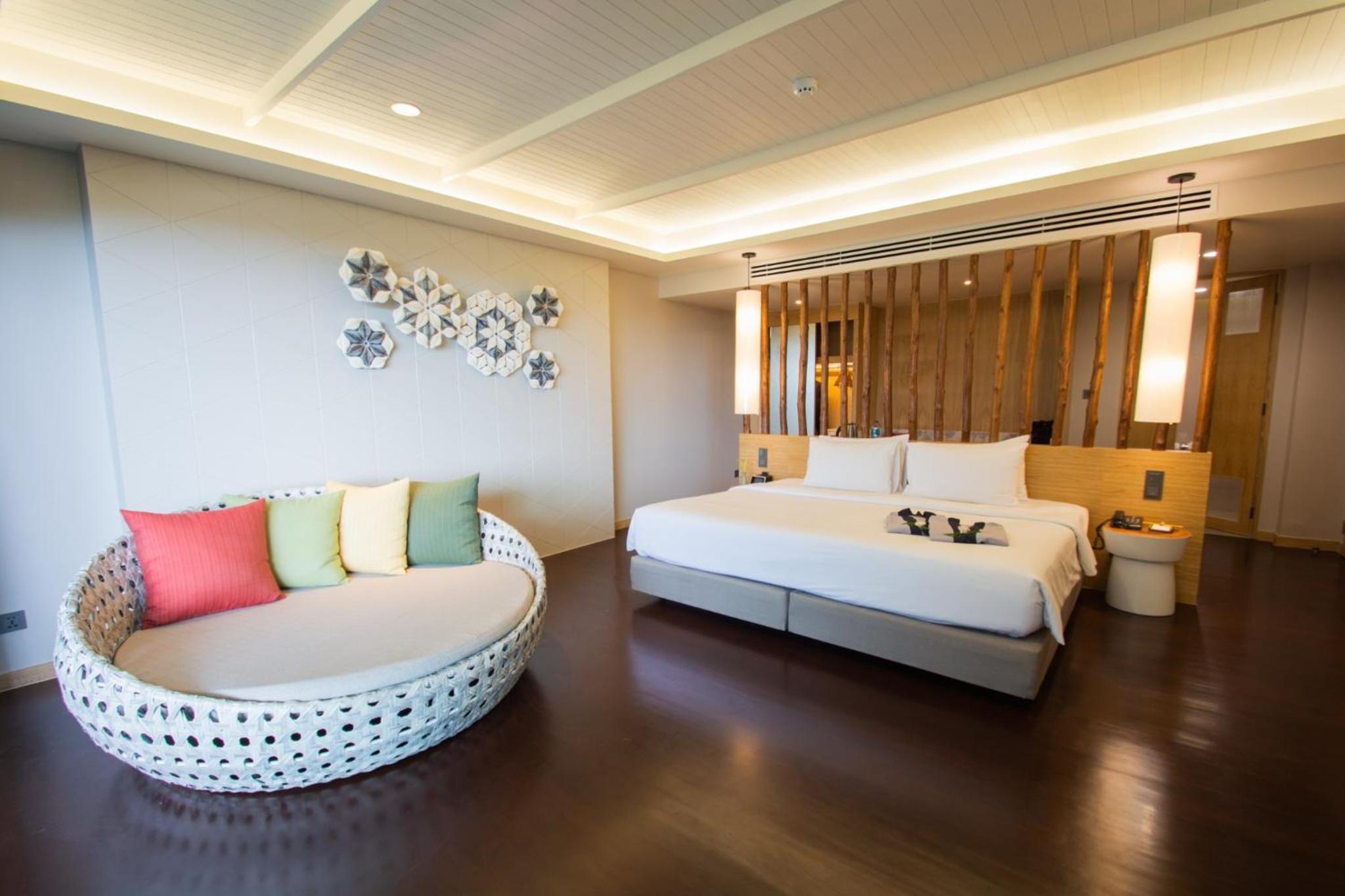 Honeymoon Suite - Photo 11