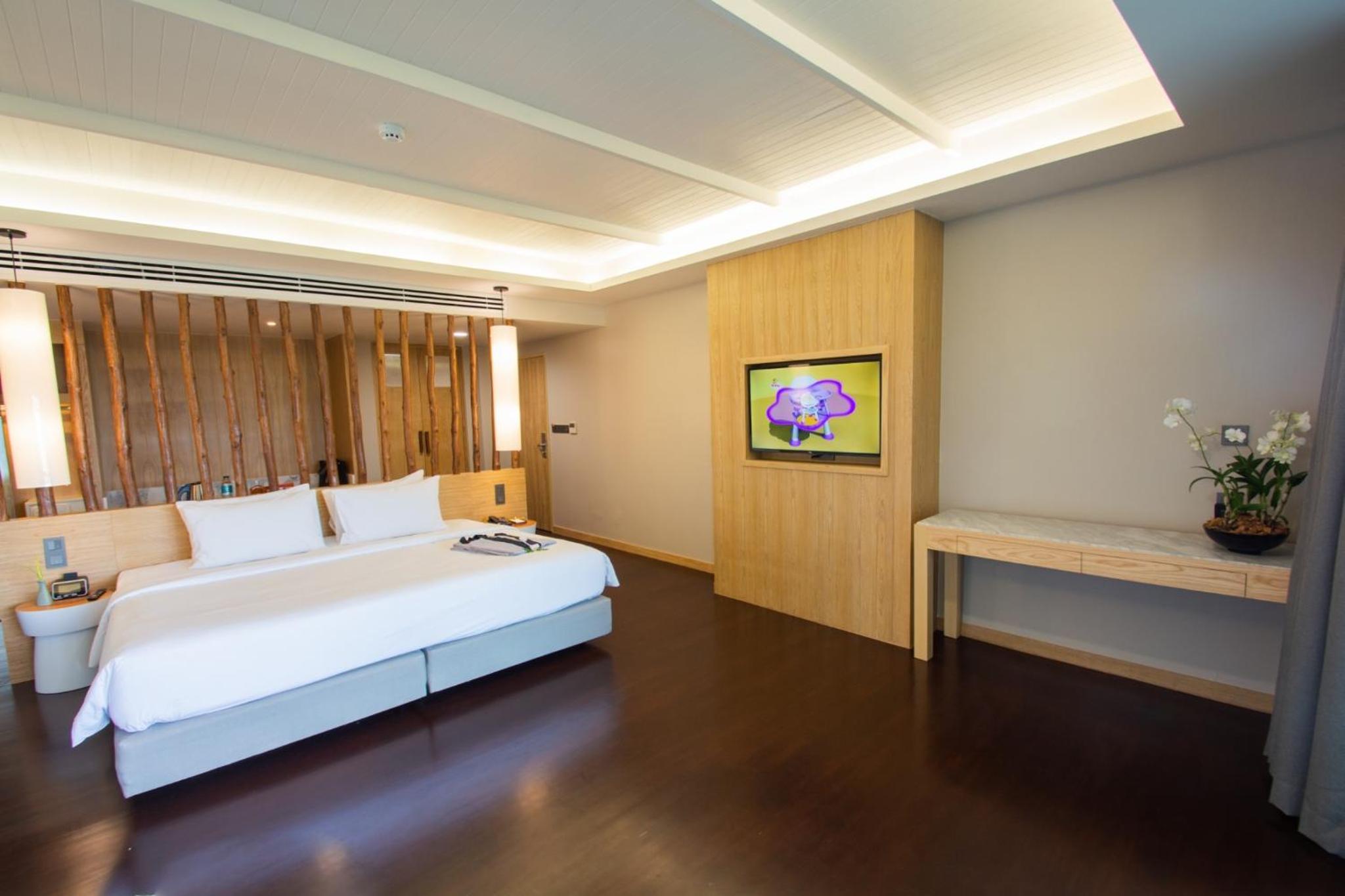 Honeymoon Suite - Photo 10