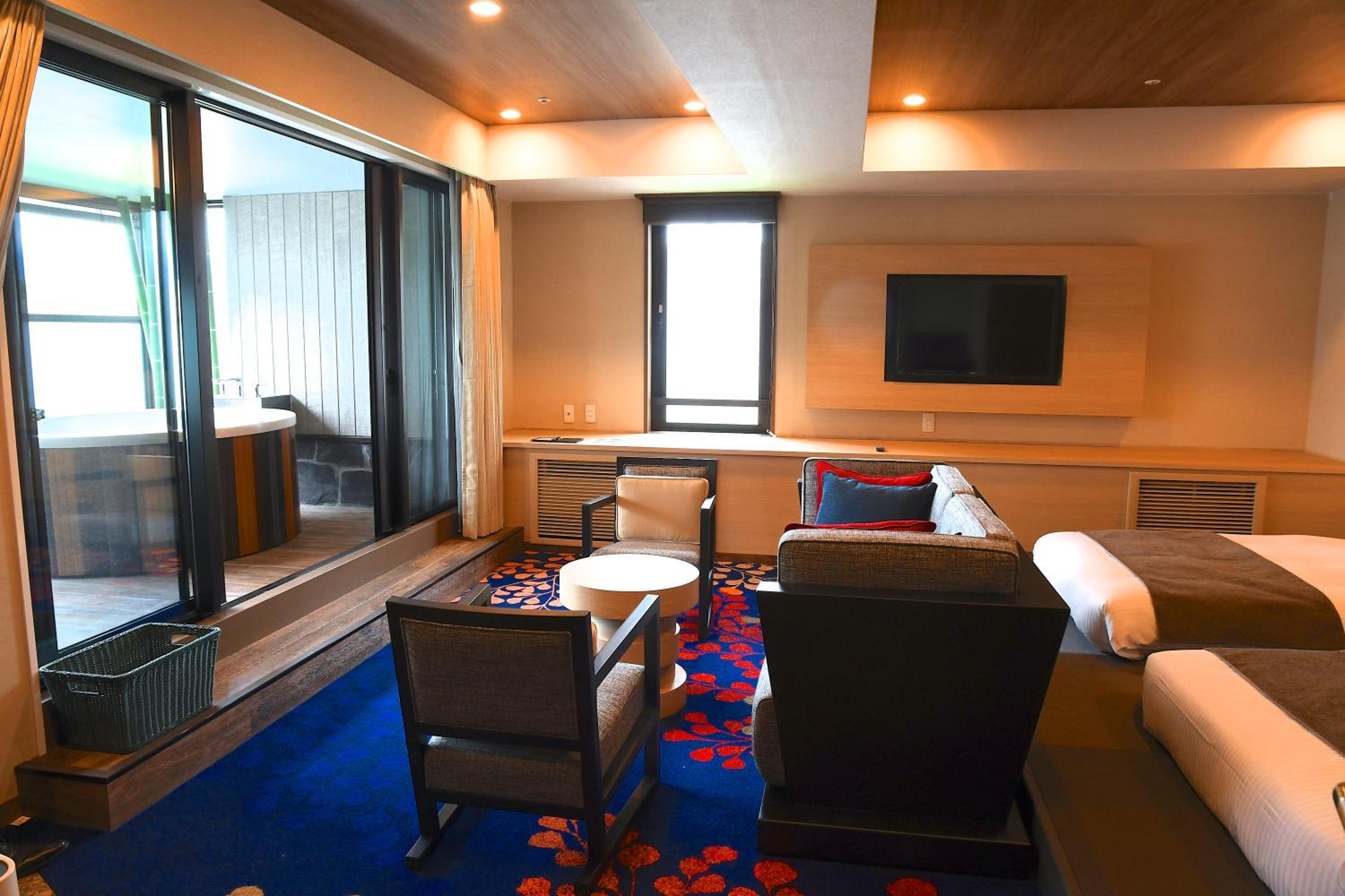 Superior Twin with Open-Air Bath and View photo 2