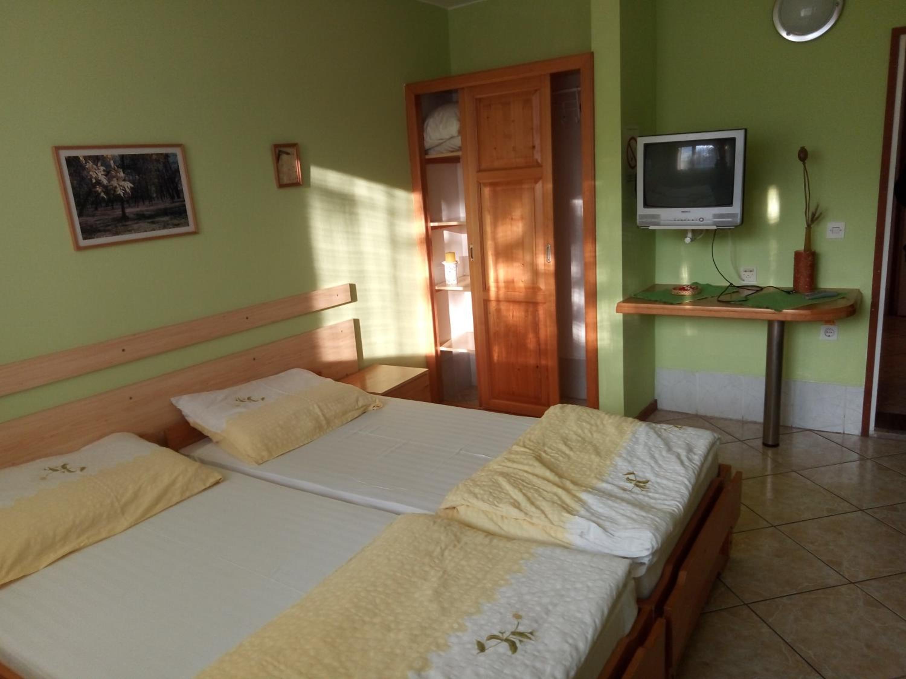 Triple Room with Bathroom photo 2