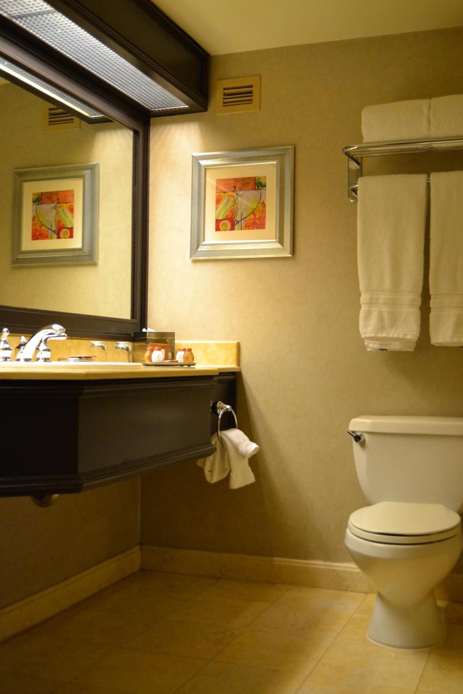 Deluxe King Room or Queen Room with Two Queen Beds photo 2
