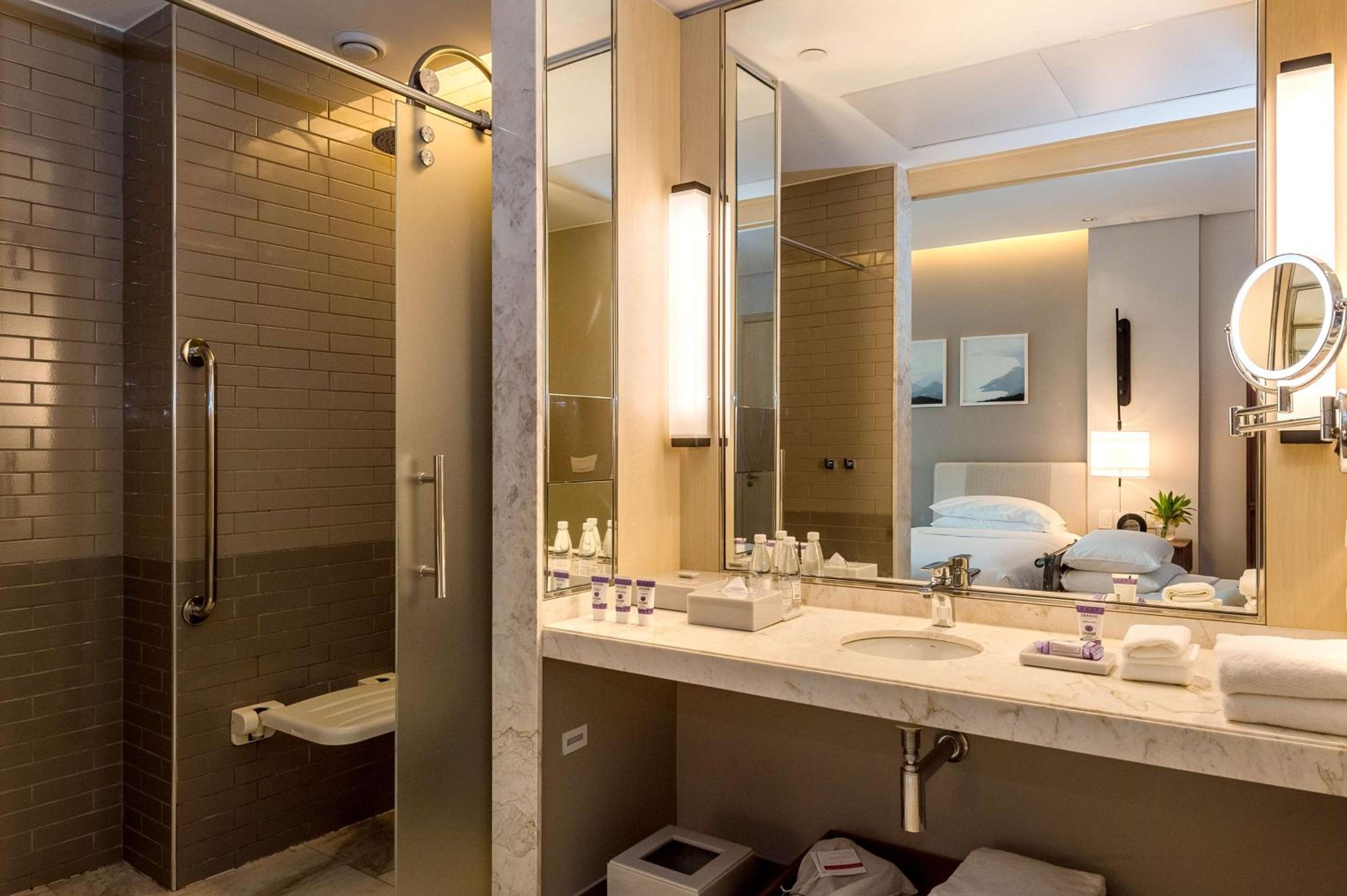 Twin Room with Accessible Shower - Disability Access