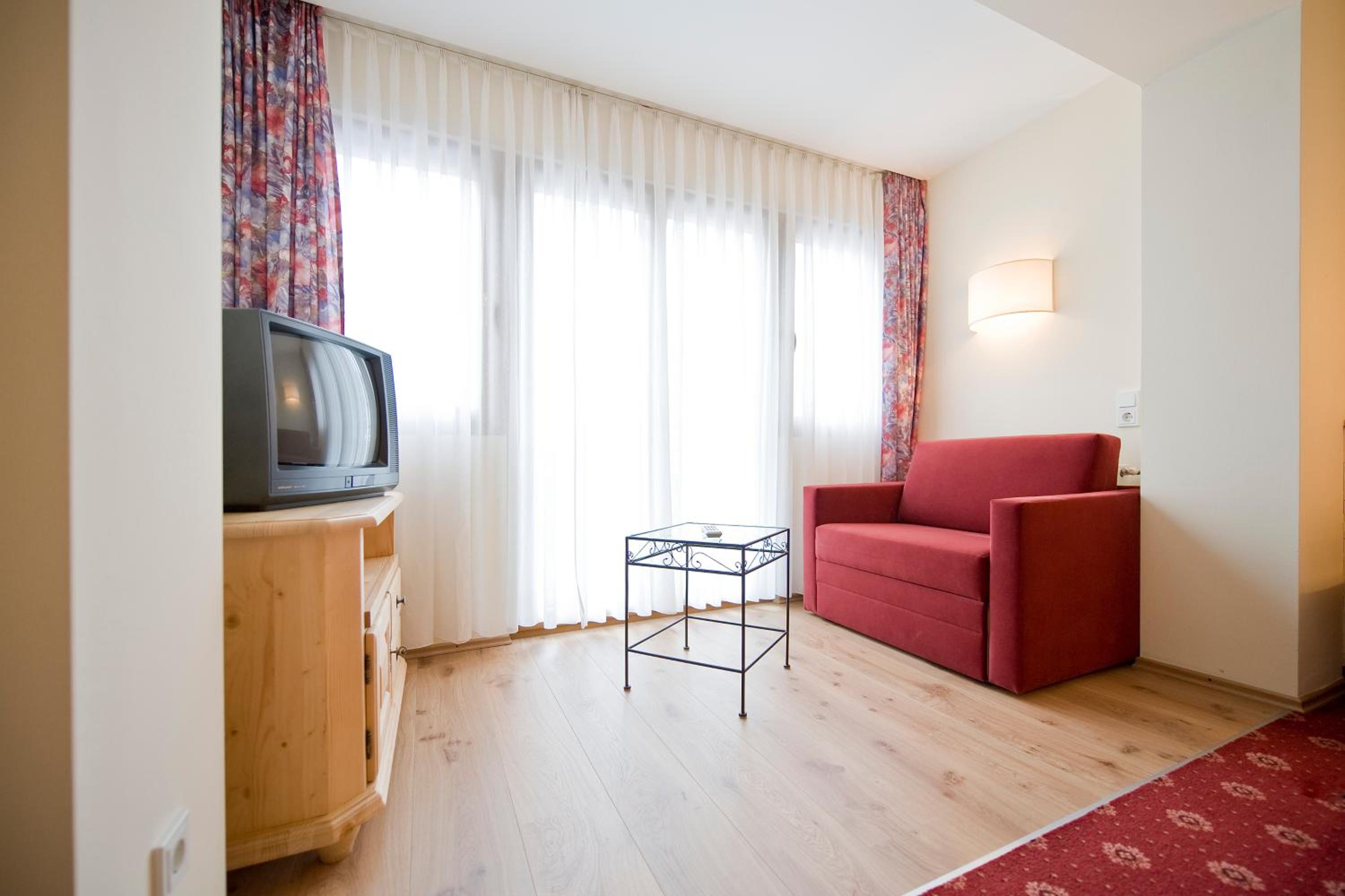 Double Room with Garden View - Photo 3