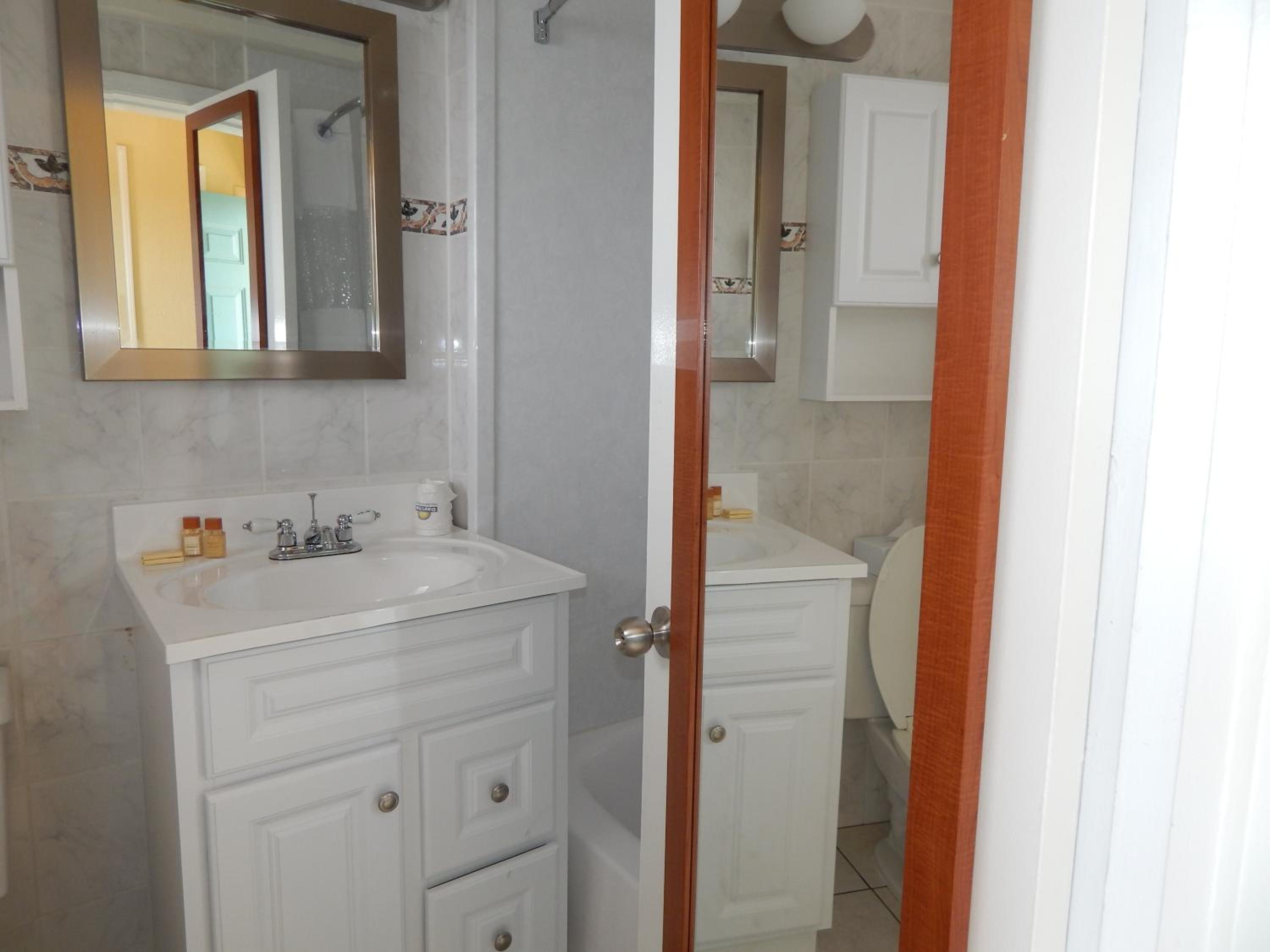 3 Double Beds, Family Suite, Non-Smoking photo 3