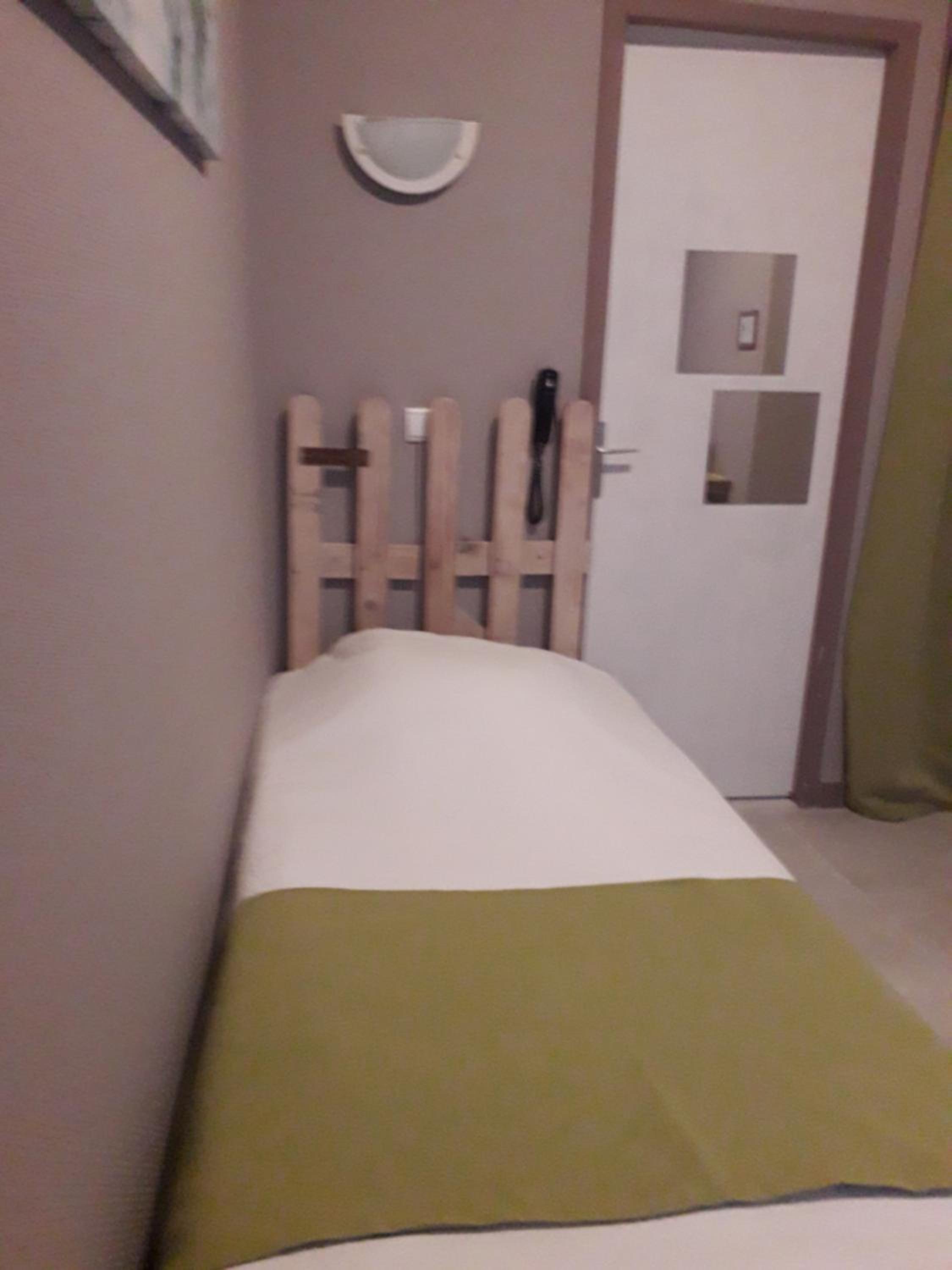 Single Room photo 3