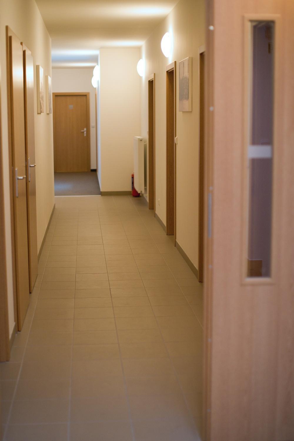 Standard Twin Room - Photo 3