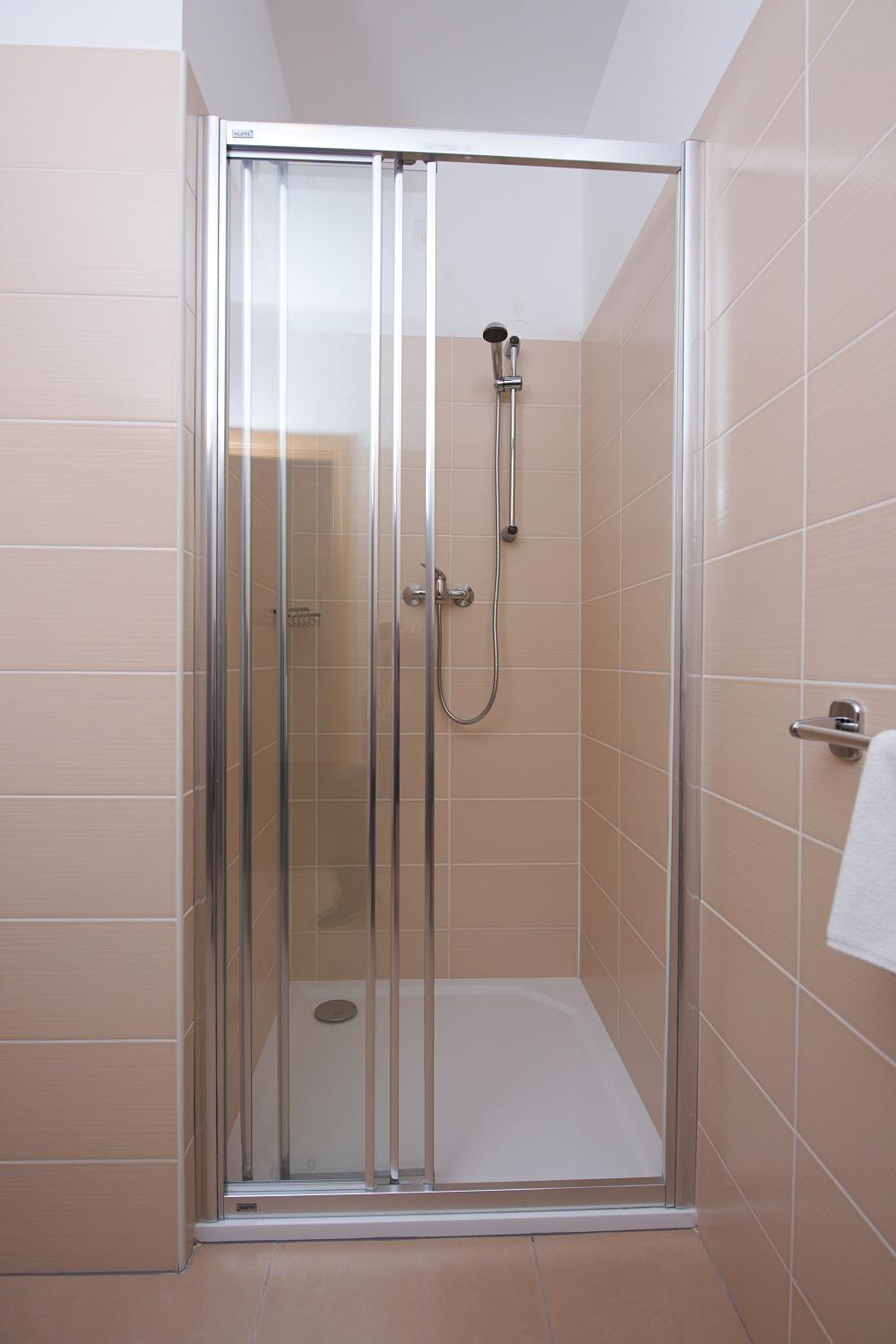 Standard Twin Room - Photo 4