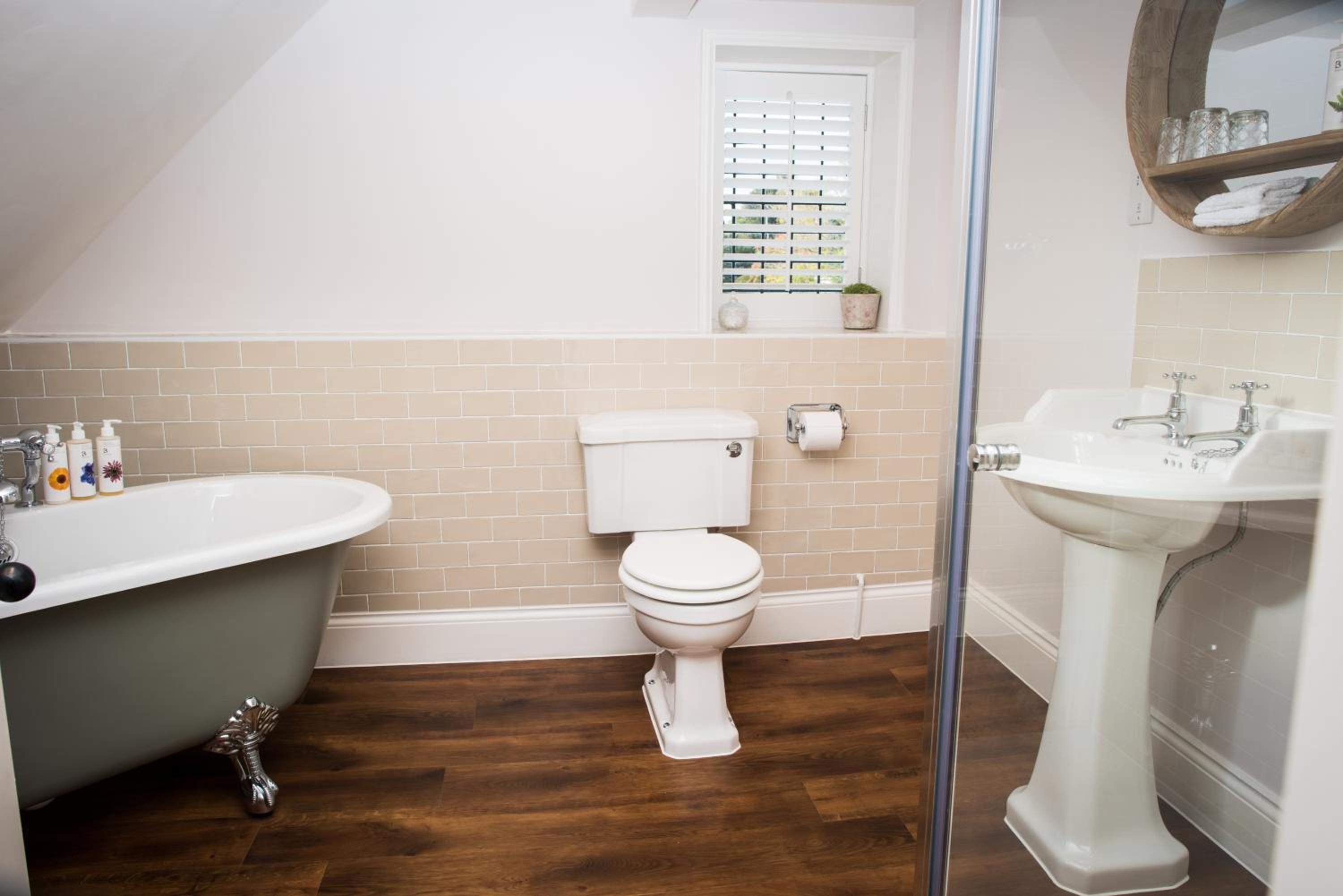 Deluxe King Suite - Photo 4