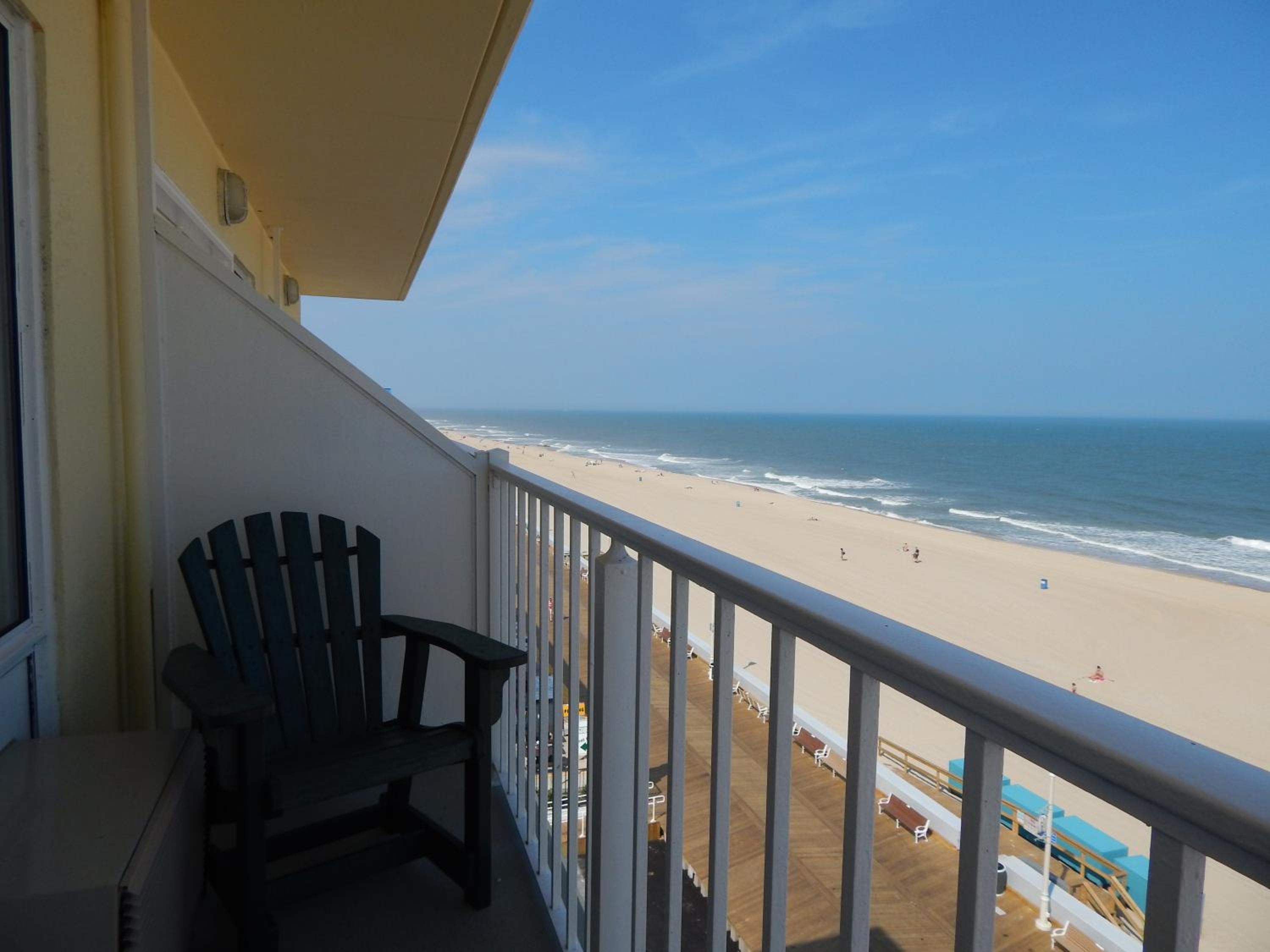 Oceanfront Room with King Bed - Non Smoking - Photo 2
